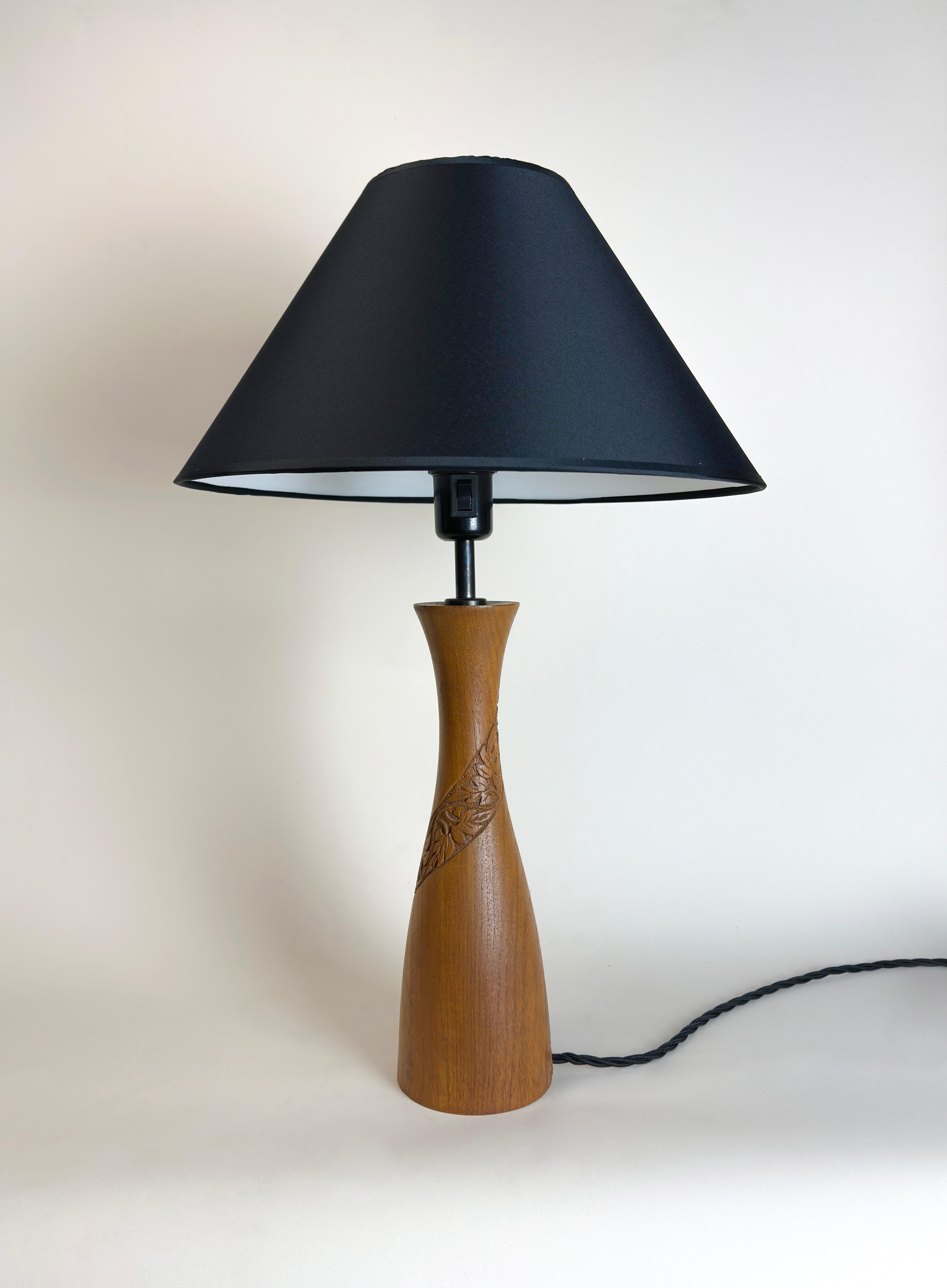 Mid-Century, Danish, Teak Table Lamp with Hand-Carved Folk-Style Detailing   In Good Condition For Sale In Glasgow, GB