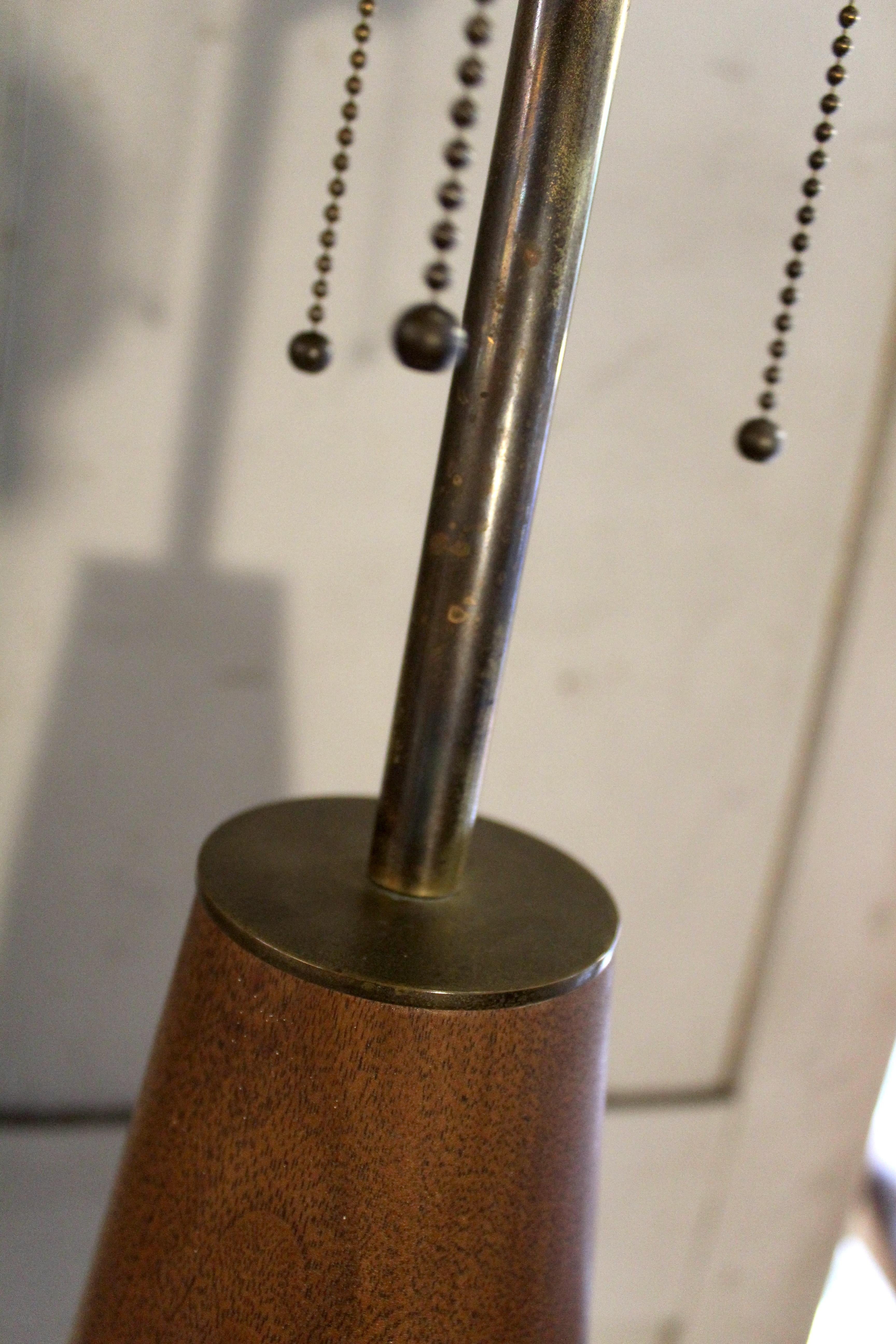Ottone Lampade da tavolo in teak del metà del secolo scorso di Stuart Ross James  per Hansen in vendita