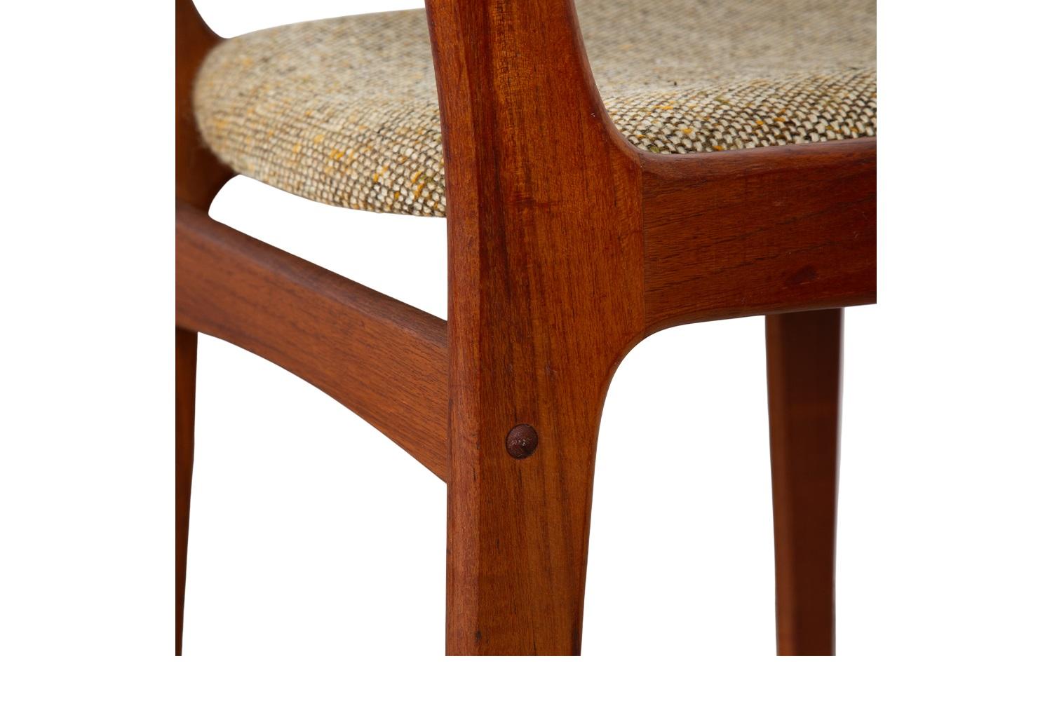Sedie da pranzo con schienale alto in teak del metà secolo Quattro in vendita 4