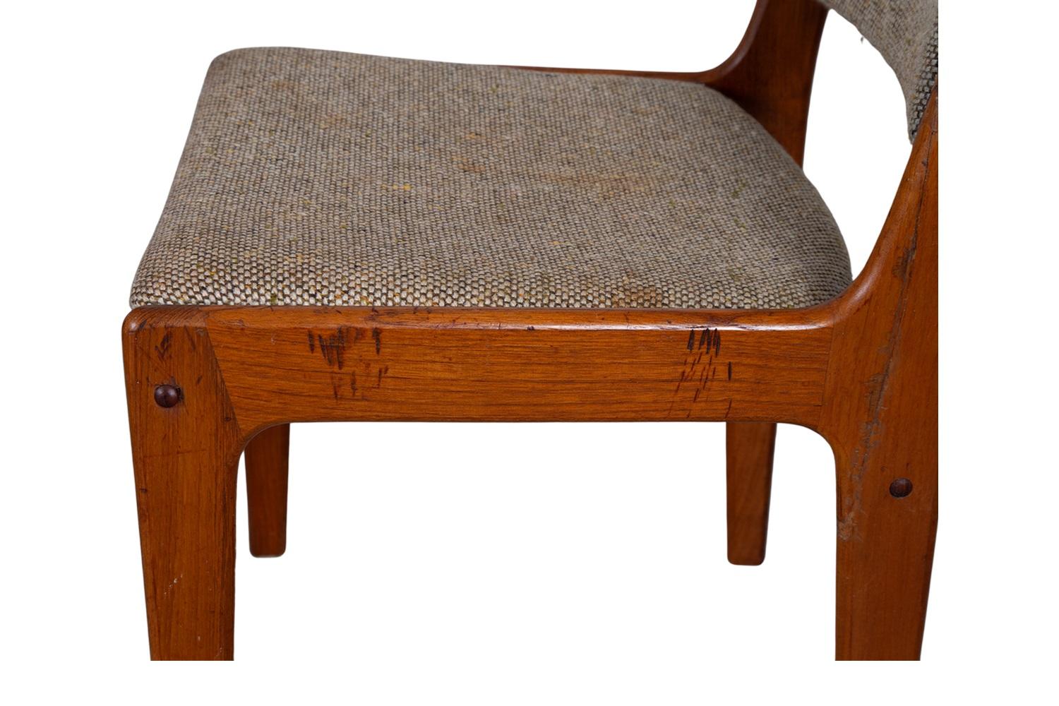 Metà XX secolo Sedie da pranzo con schienale alto in teak del metà secolo Quattro in vendita