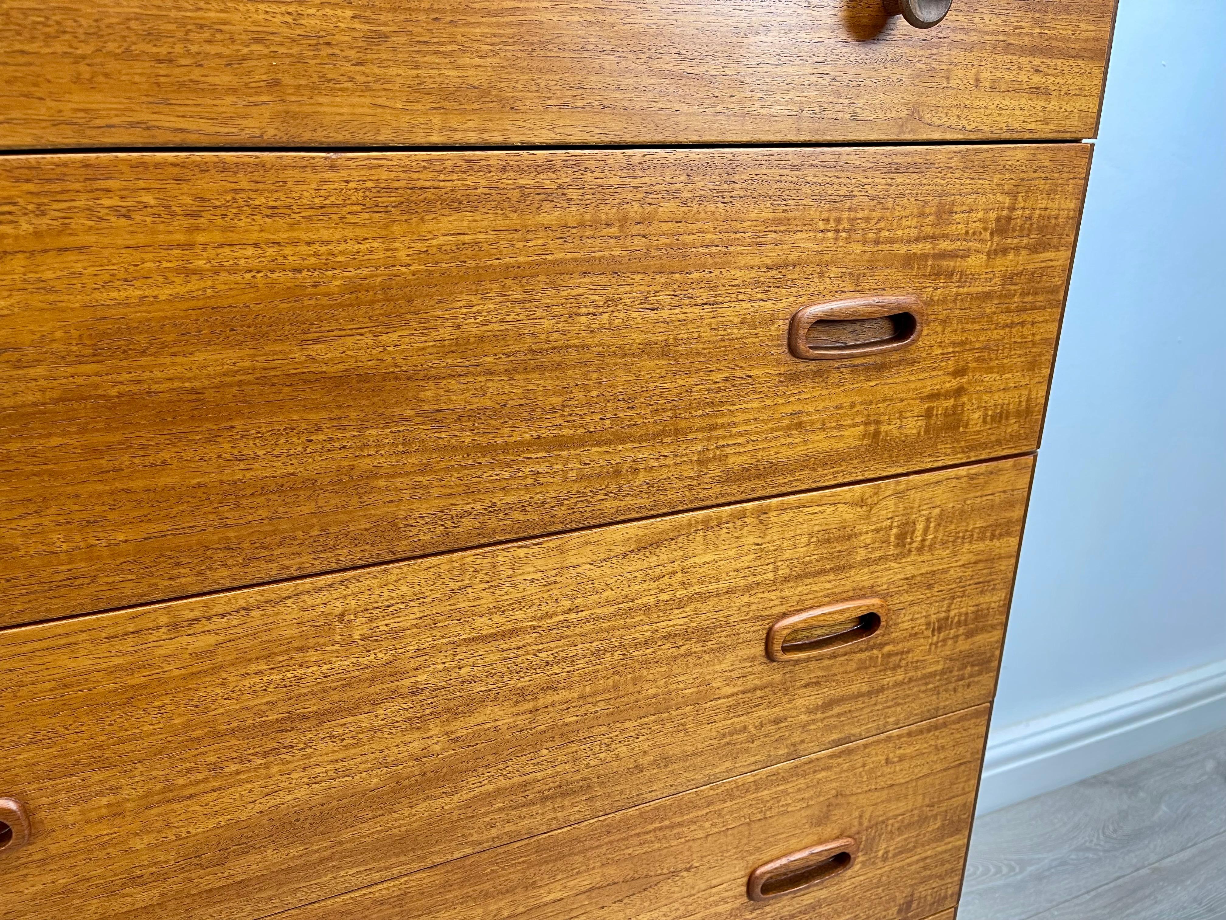 Mid Century Teak Tallboy Chest Of Drawers  In Excellent Condition In Hull, GB
