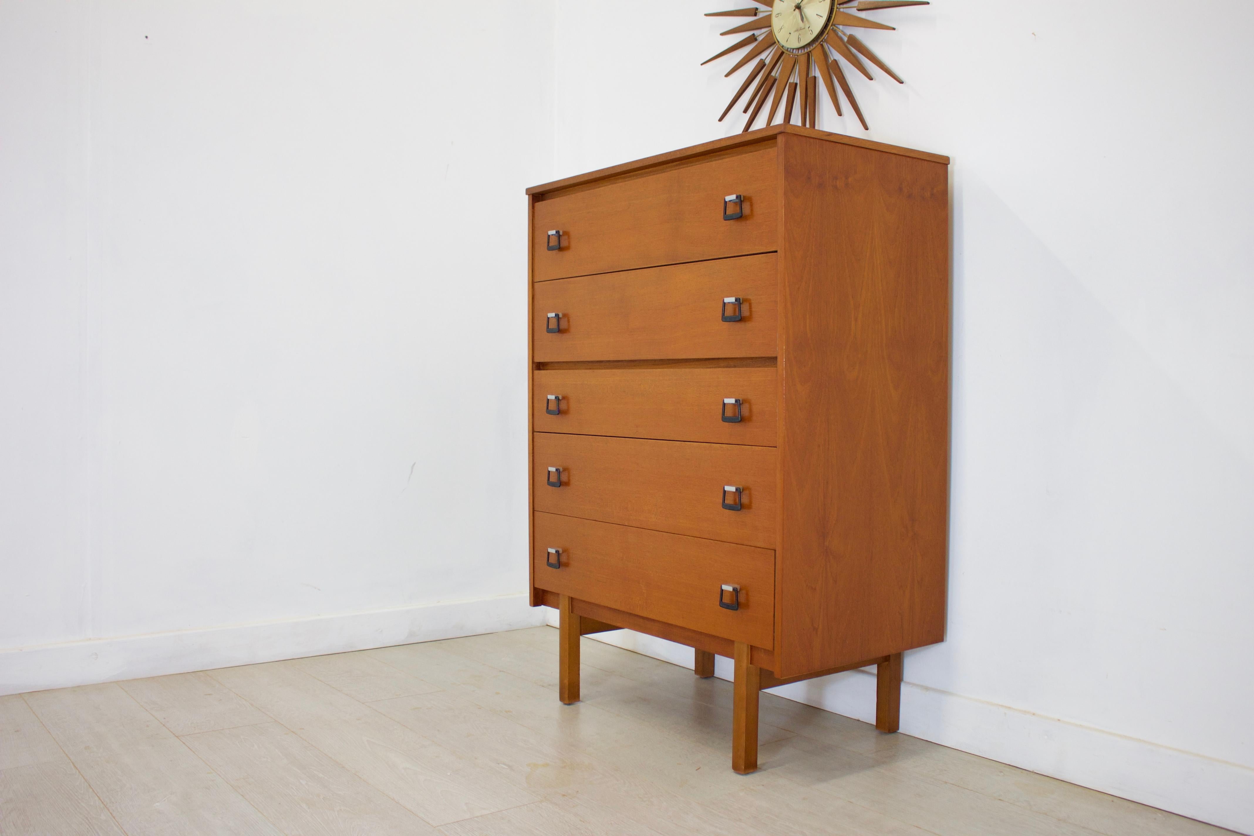 - Midcentury chest of drawers
- Manufactured in the UK by symbol
- Made from teak and teak veneer.