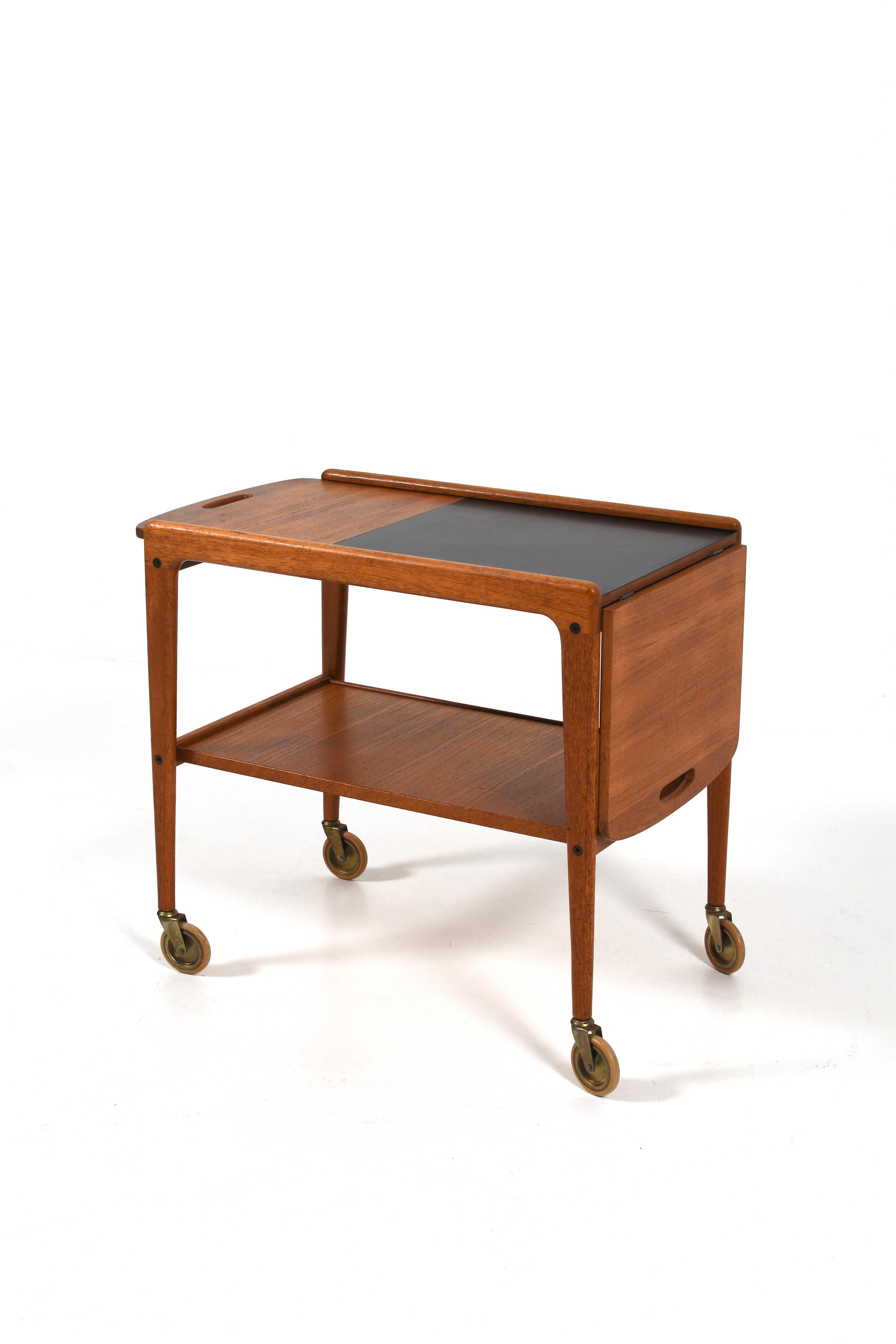Mid-Century Teak “Thea” Trolley, Bar Cart by Yngve Ekström, Sweden, 1950s In Good Condition For Sale In Göteborg, SE