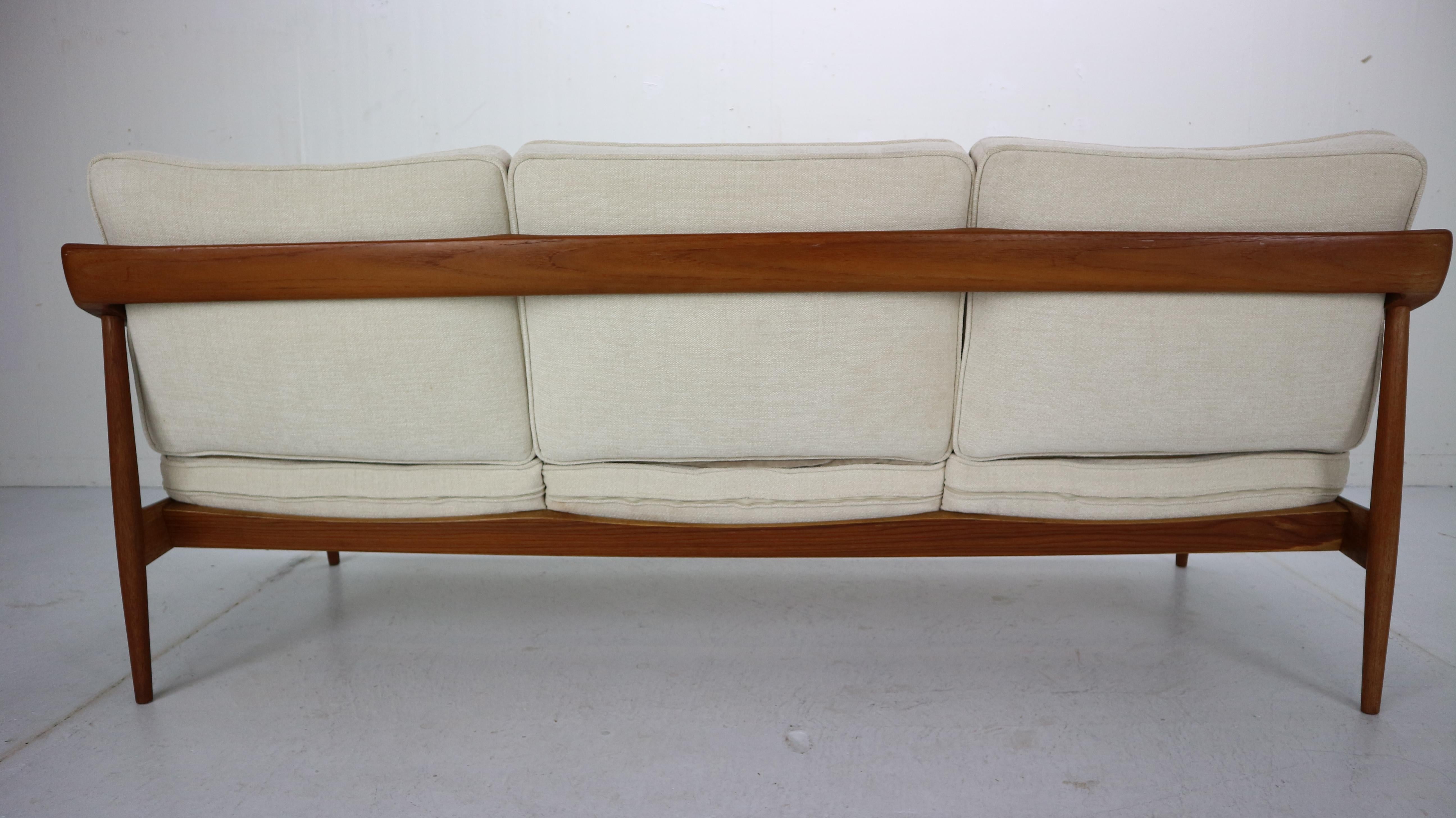 Midcentury Teak Three-Seat Sofa by Knoll Antimott from Willhelm Knoll, 1960 4