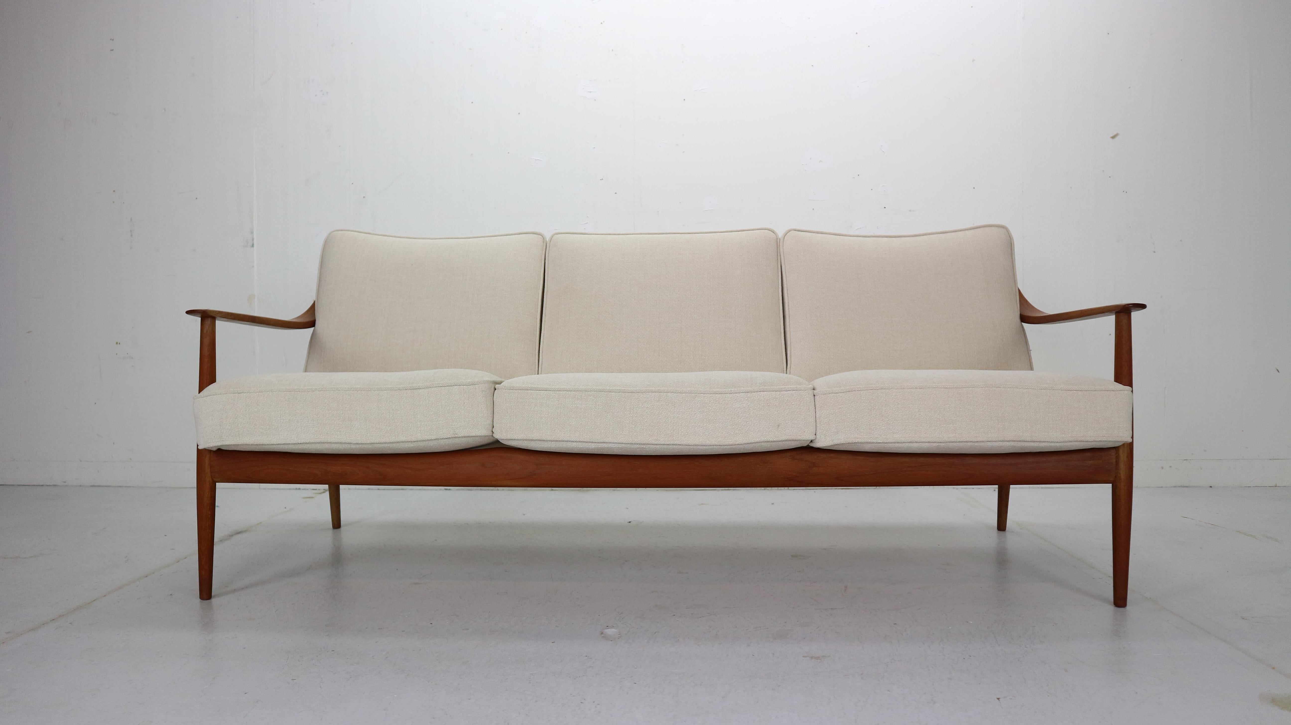 Mid-Century Modern Midcentury Teak Three-Seat Sofa by Knoll Antimott from Willhelm Knoll, 1960