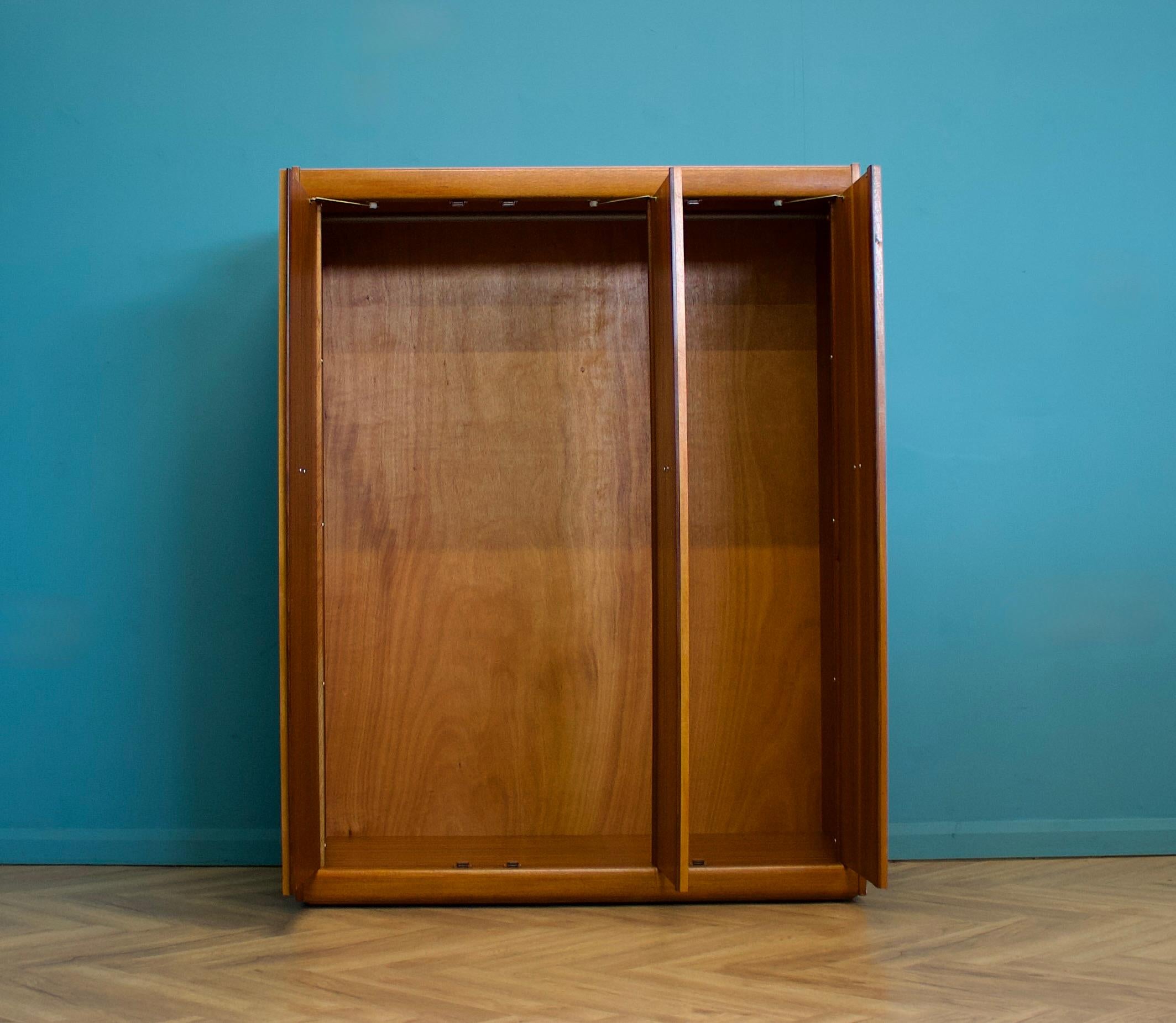 Mid Century Teak Triple Door Wardrobe from Elliots of Newbury 1960s 4
