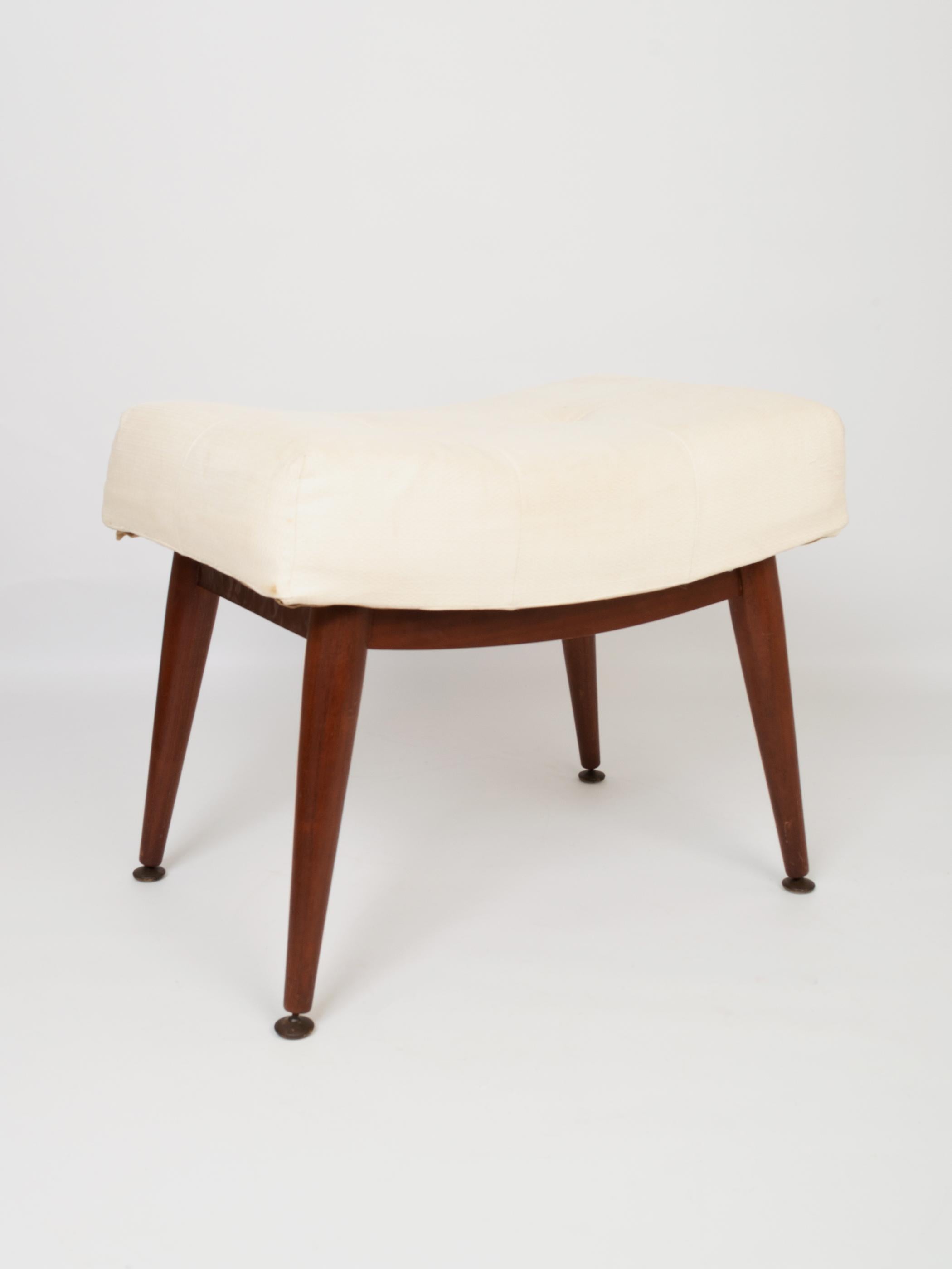 A mid century teak upholstered ottoman stool, England C.1960.

Presented in excellent used condition.