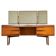 Mid Century Teak Vanity by White
Newton Mid Century Teak Vanity by White
Newton