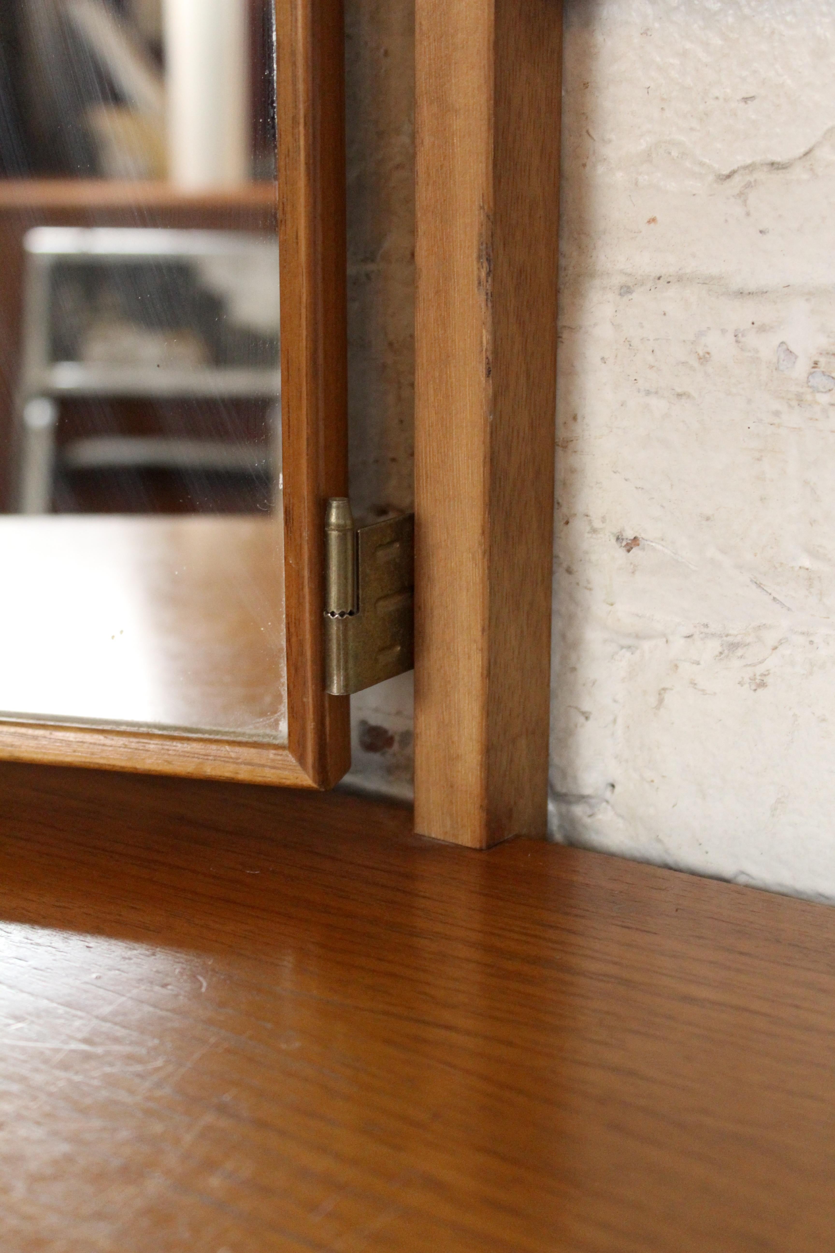 Meuble-lavabo en teck du milieu du siècle en vente 11