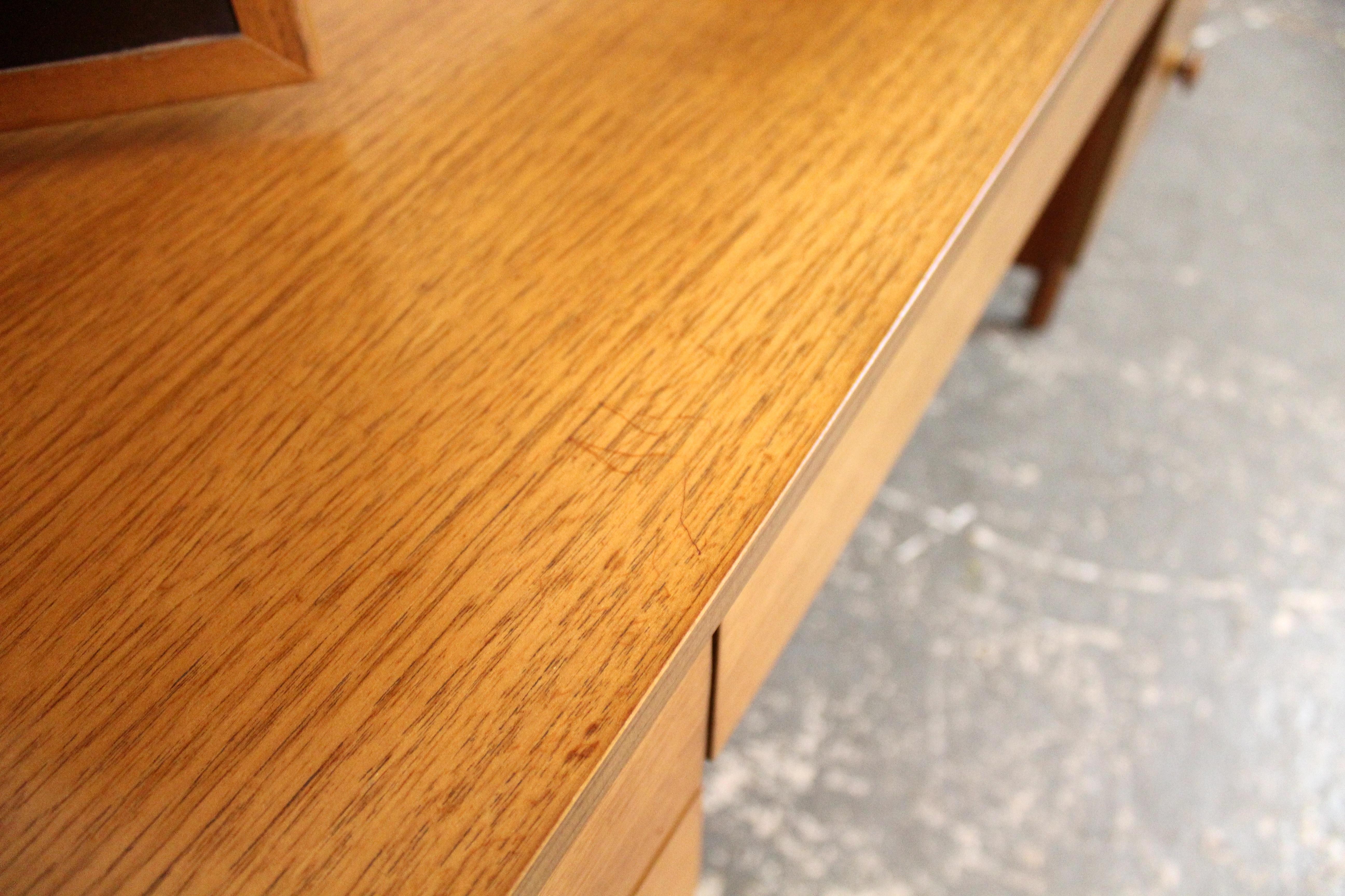 Meuble-lavabo en teck du milieu du siècle en vente 2