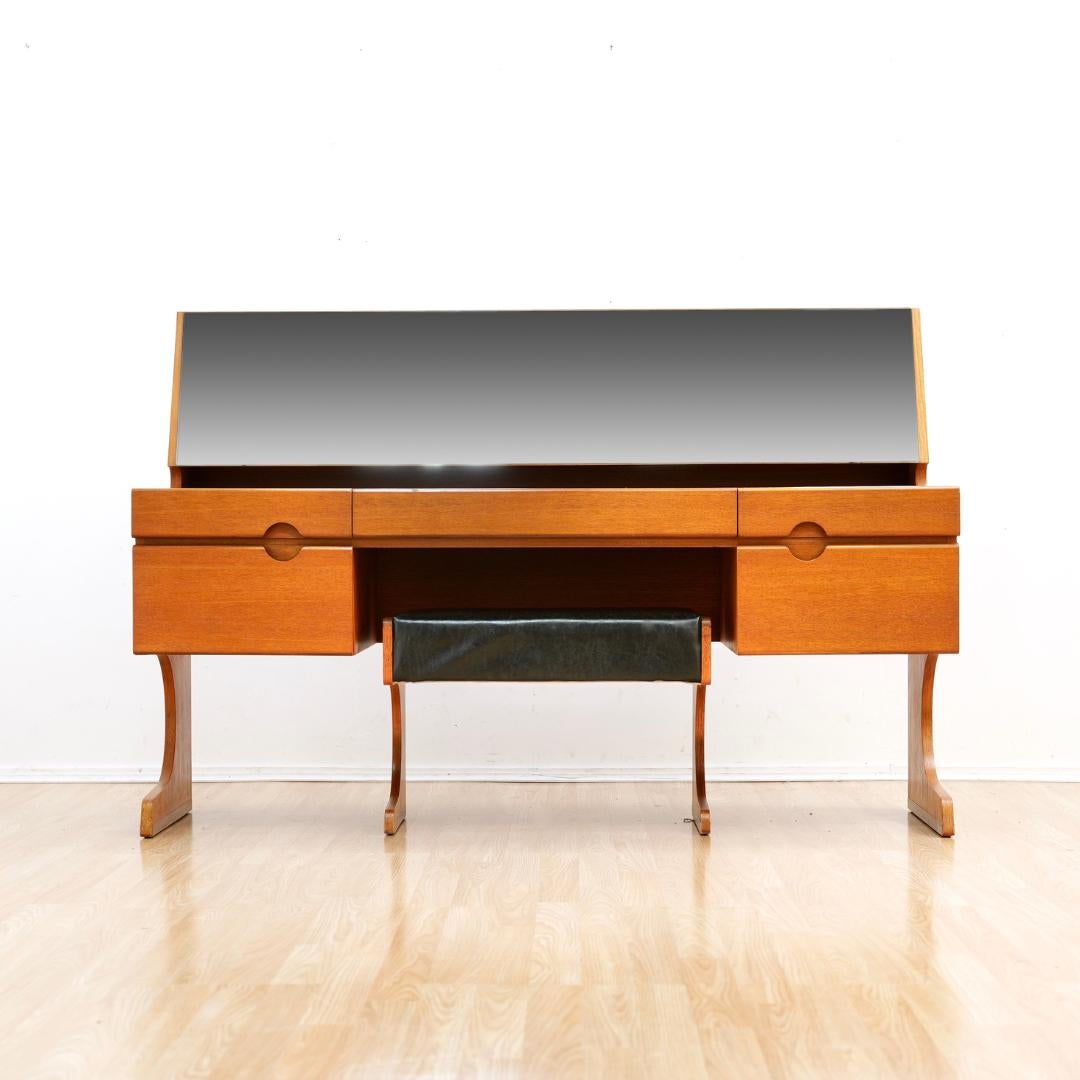 Mid-Century Modern Mid Century Teak Vanity & Stool by Meredew en vente