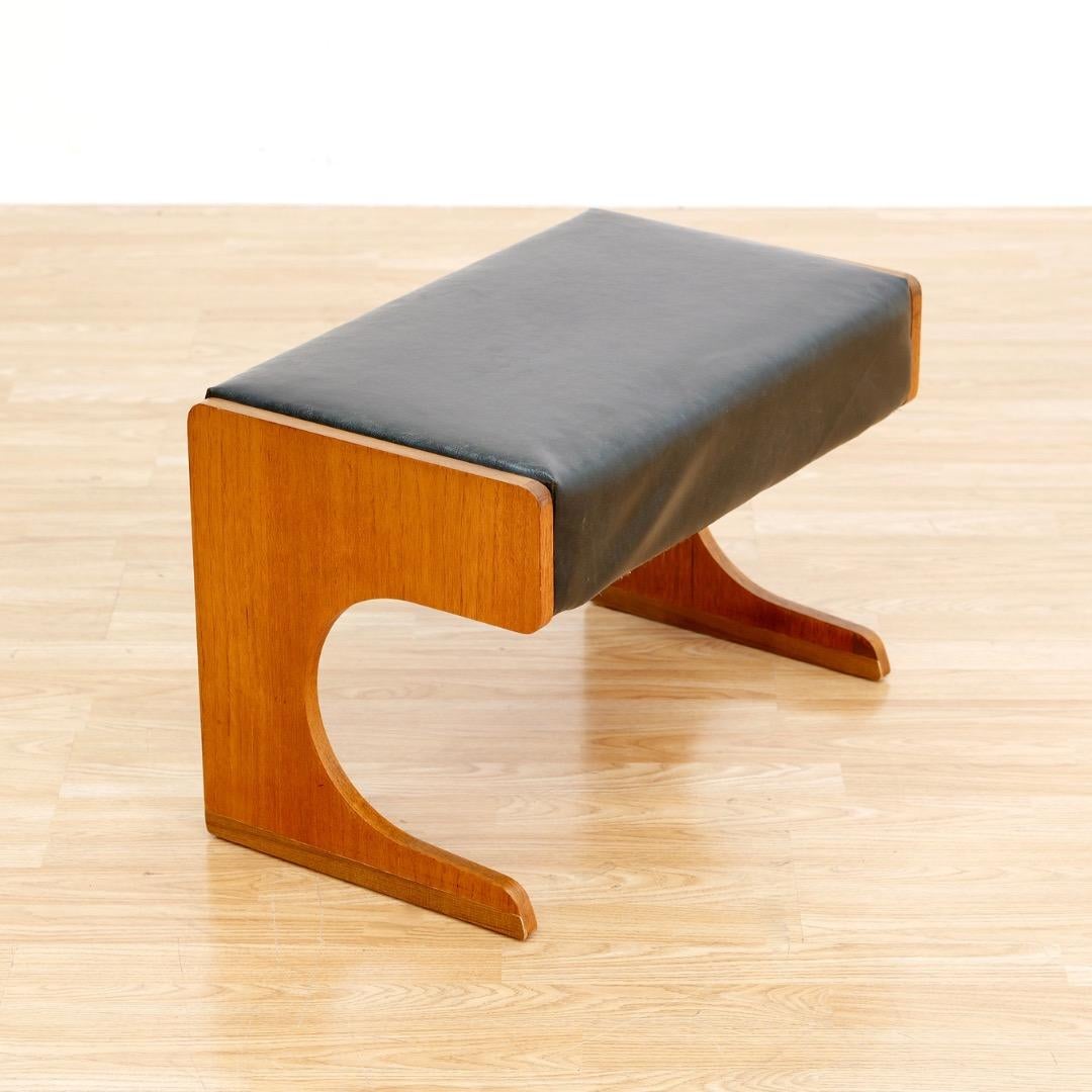 Britannique Mid Century Teak Vanity & Stool by Meredew en vente