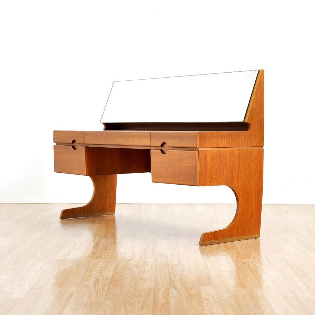 Bois Mid Century Teak Vanity & Stool by Meredew en vente