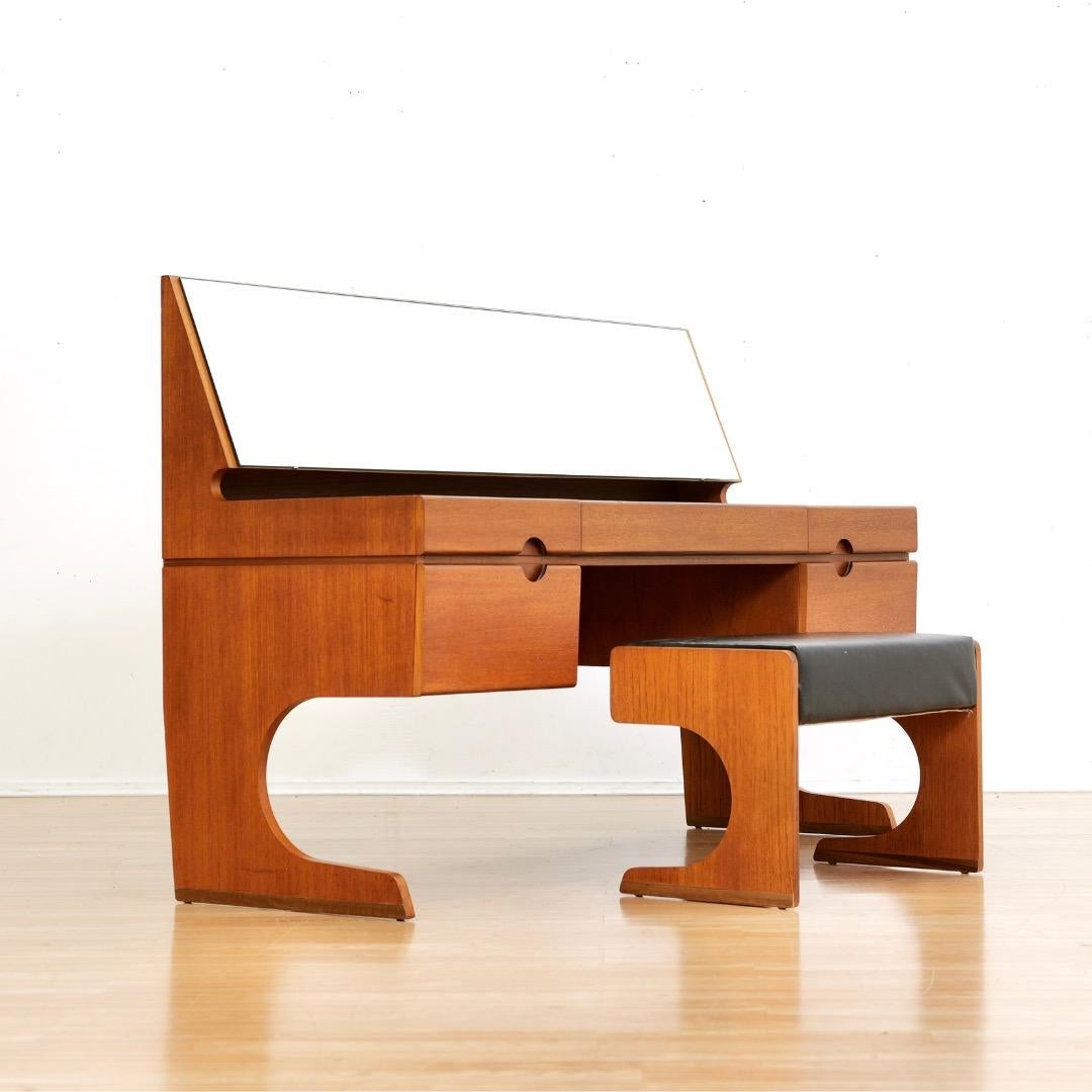 Mid Century Teak Vanity & Stool by Meredew en vente 2