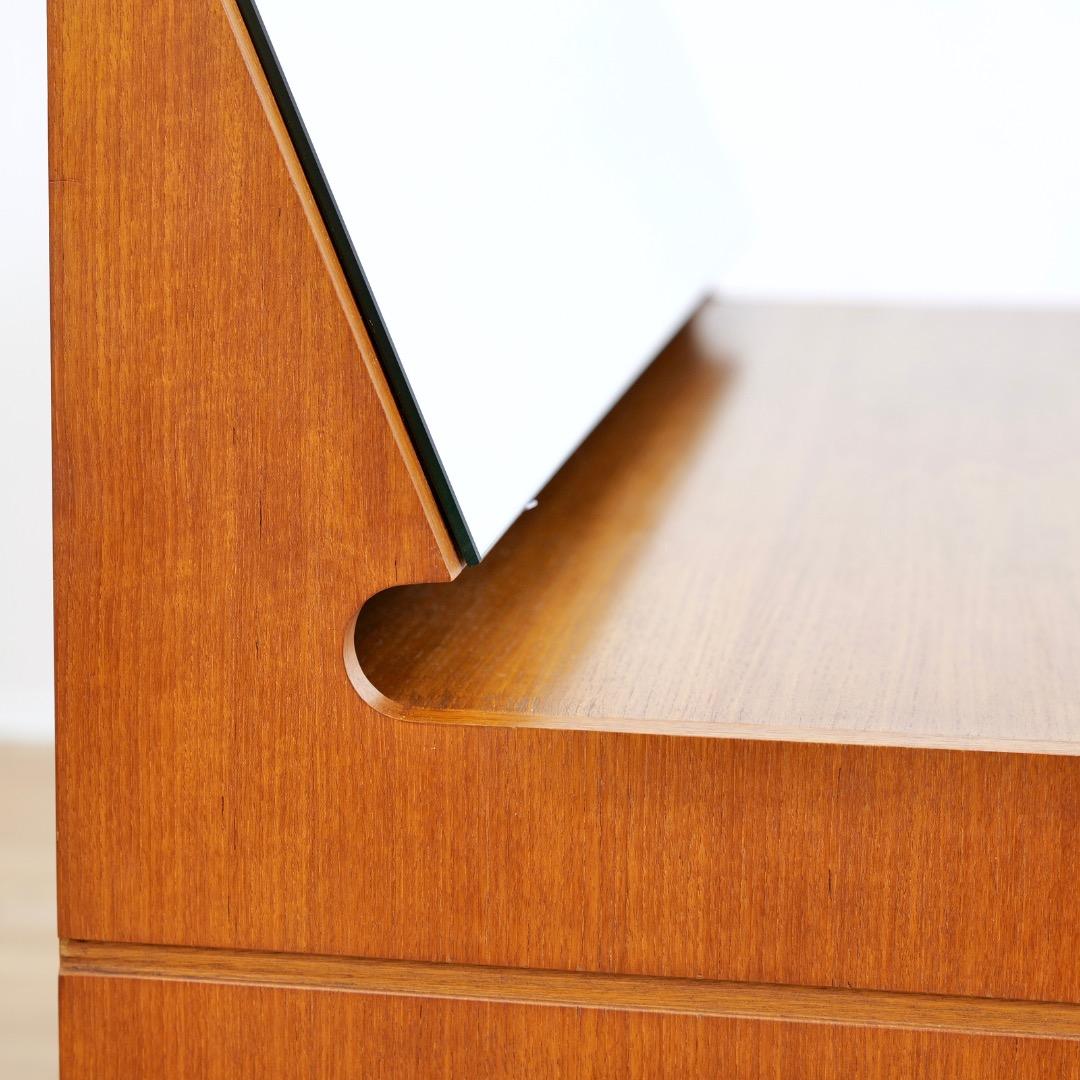 Mid Century Teak Vanity & Stool by Meredew en vente 3