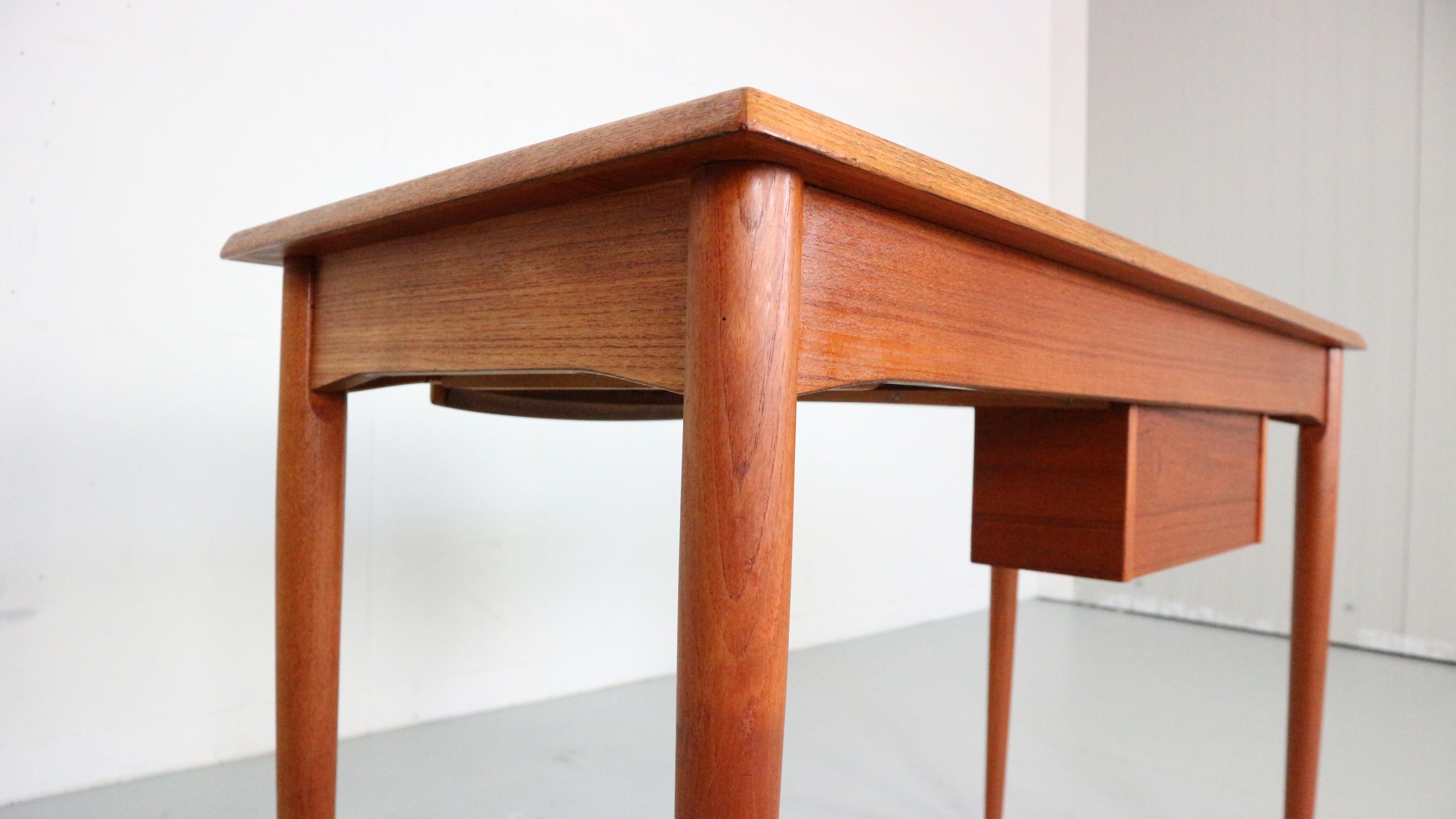 Mid- Century Teak Vanity Table Or Desk By Hjerm Mobelfabrik, 1960 Denmark 7