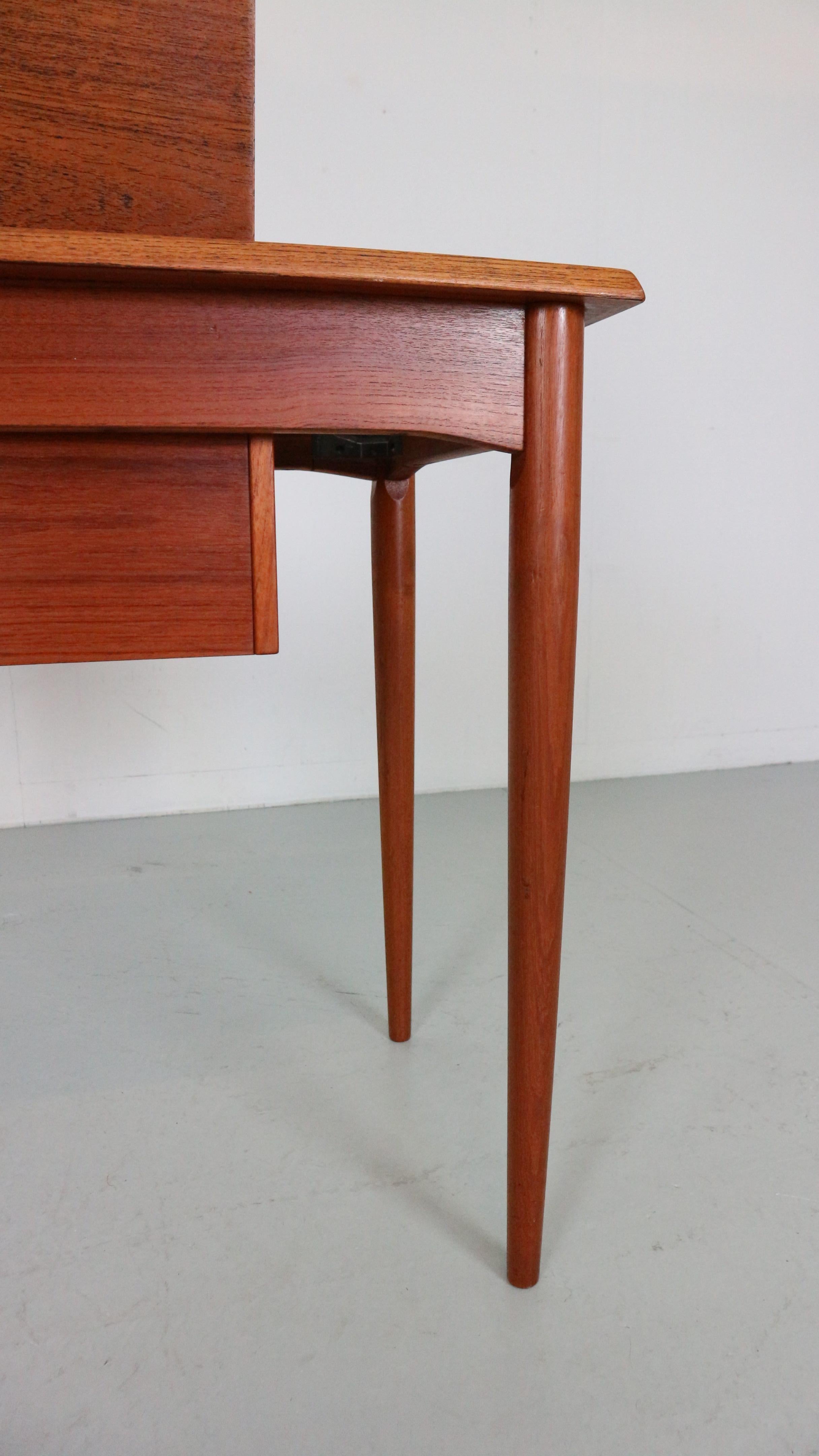 Mid- Century Teak Vanity Table Or Desk By Hjerm Mobelfabrik, 1960 Denmark 10
