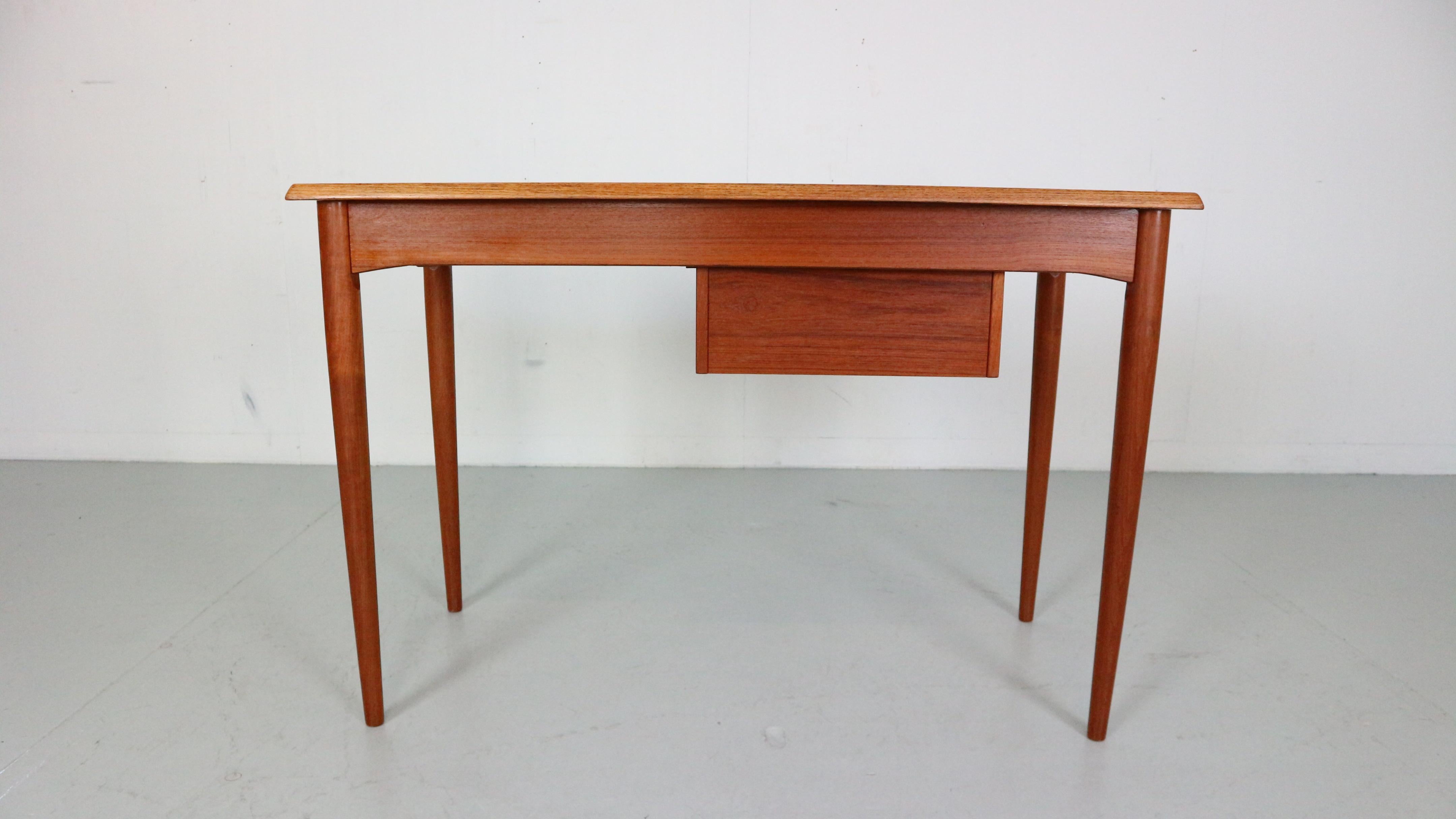 Mirror Mid- Century Teak Vanity Table Or Desk By Hjerm Mobelfabrik, 1960 Denmark