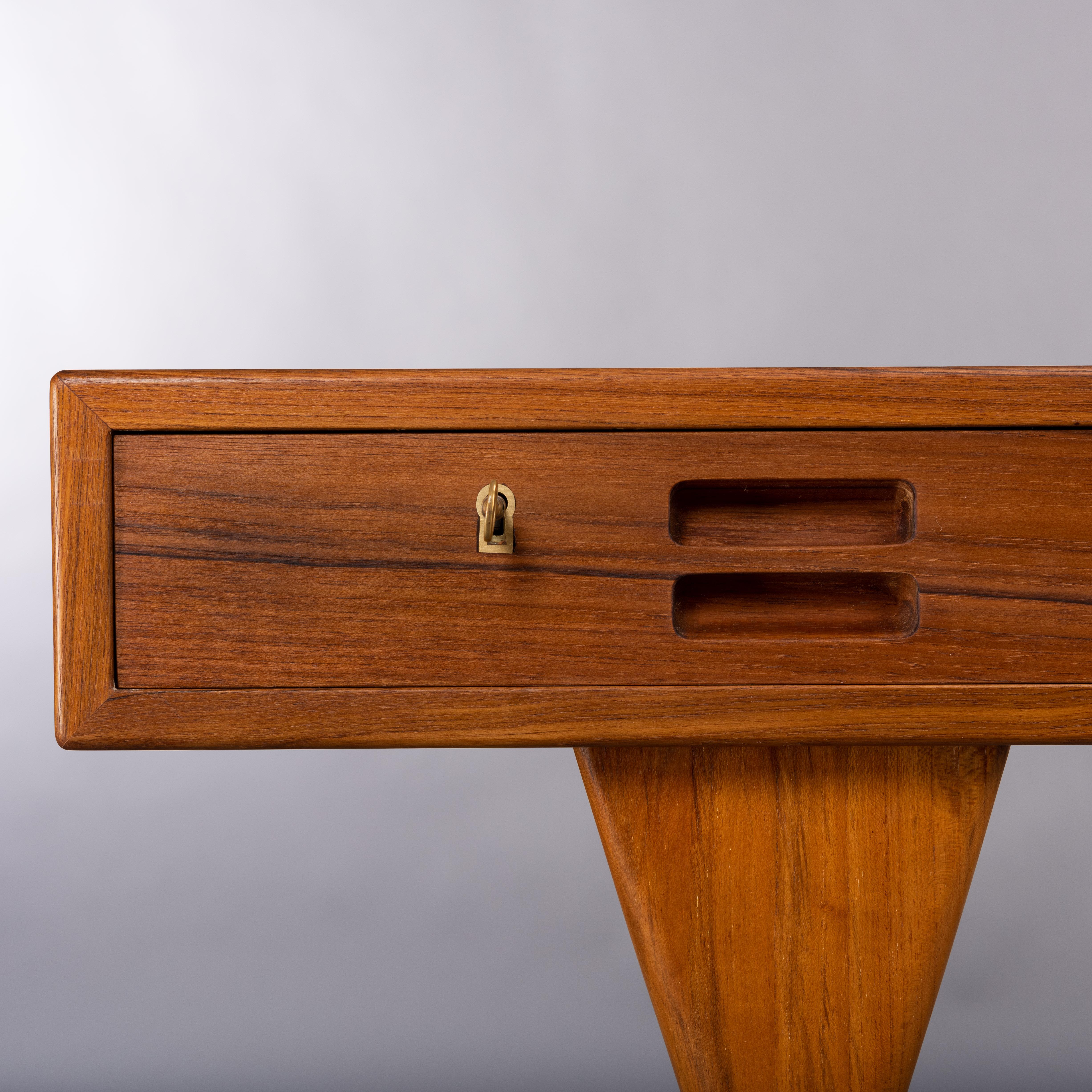 Mid-Century Teak Veneer Desk with 4 Drawers by Nanna Ditzel for Søren Willadsen 1