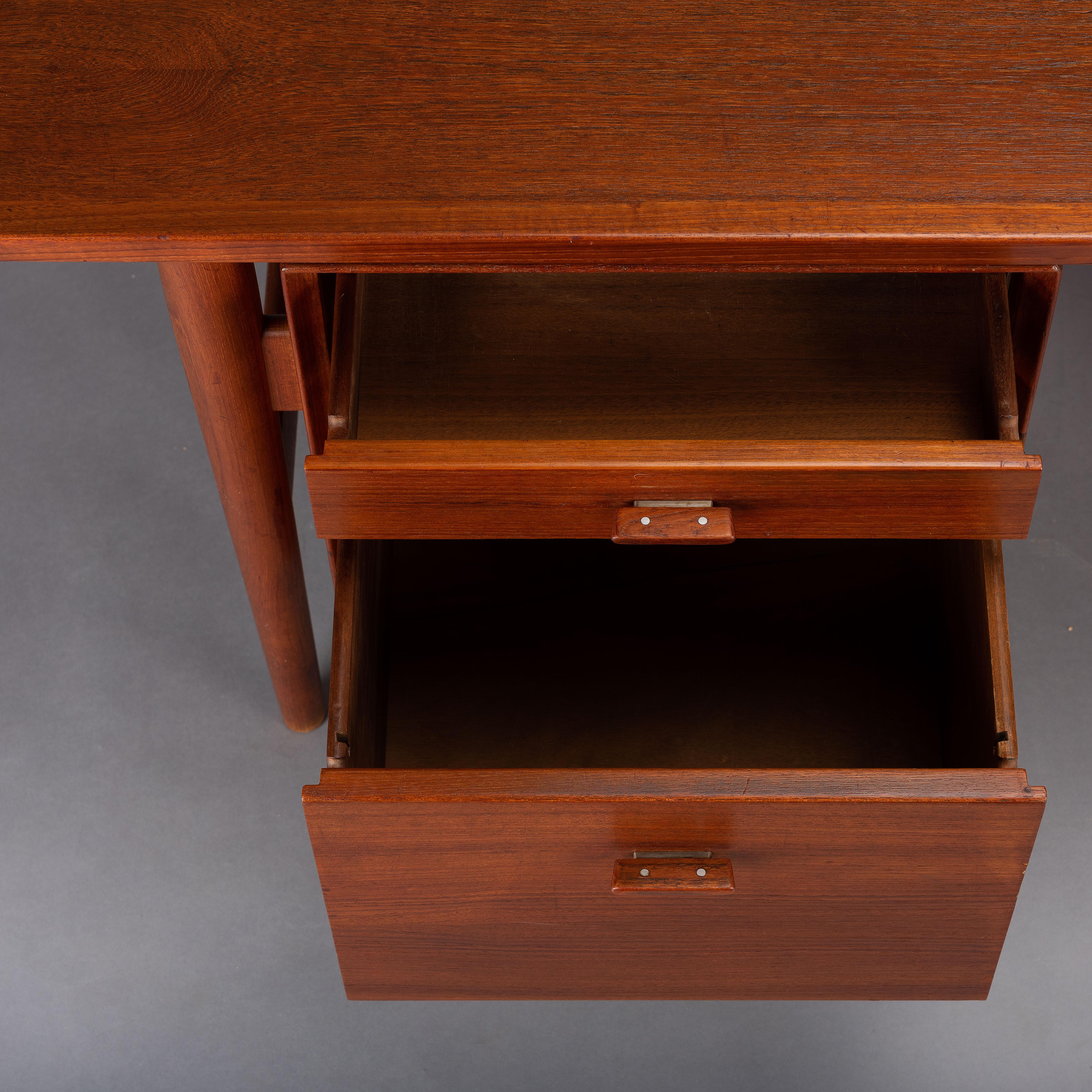 Midcentury Teak Veneer Model 207 Desk by Arne Vodder for Sibast, 1960s 5