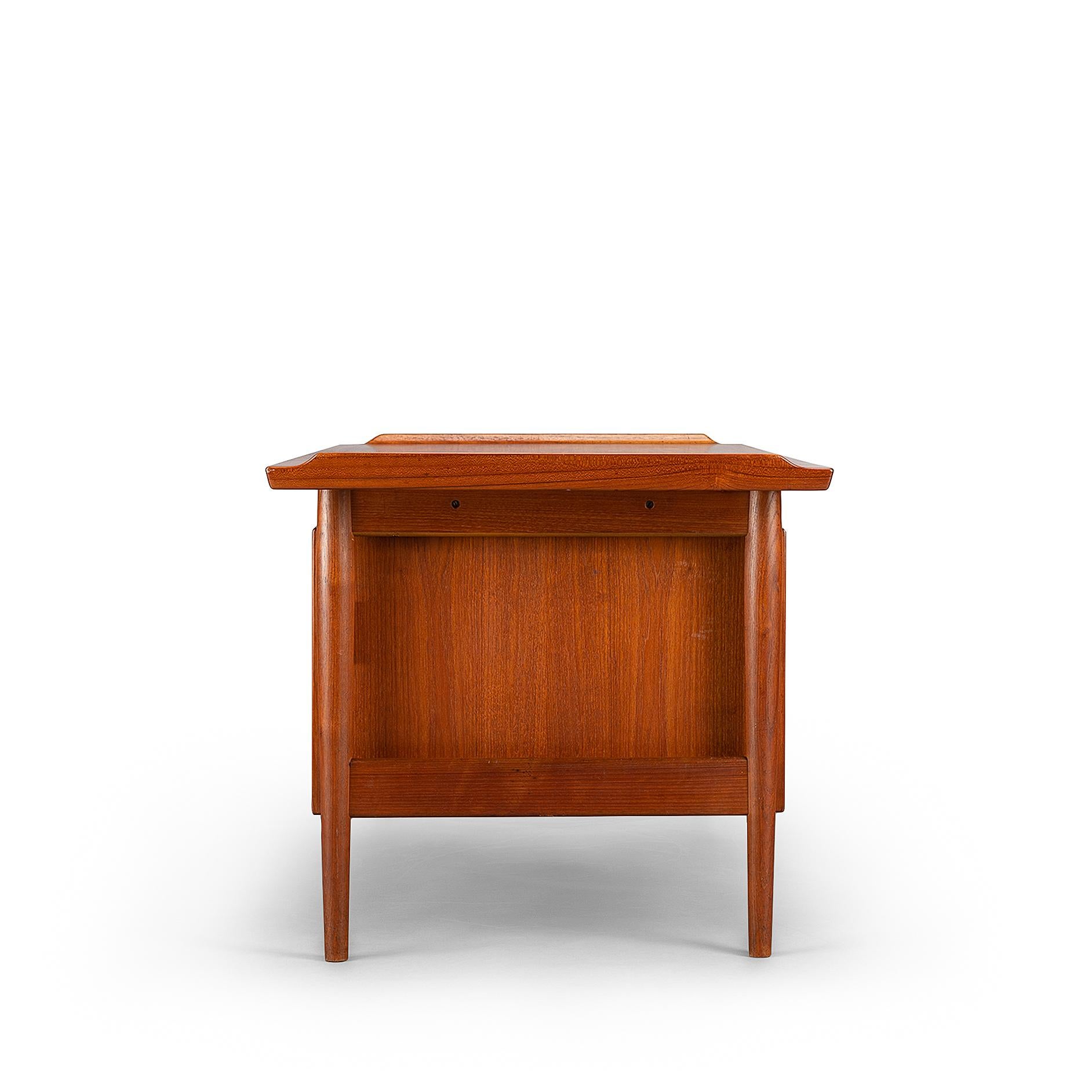 Midcentury Teak Veneer Model 207 Desk by Arne Vodder for Sibast, 1960s 7