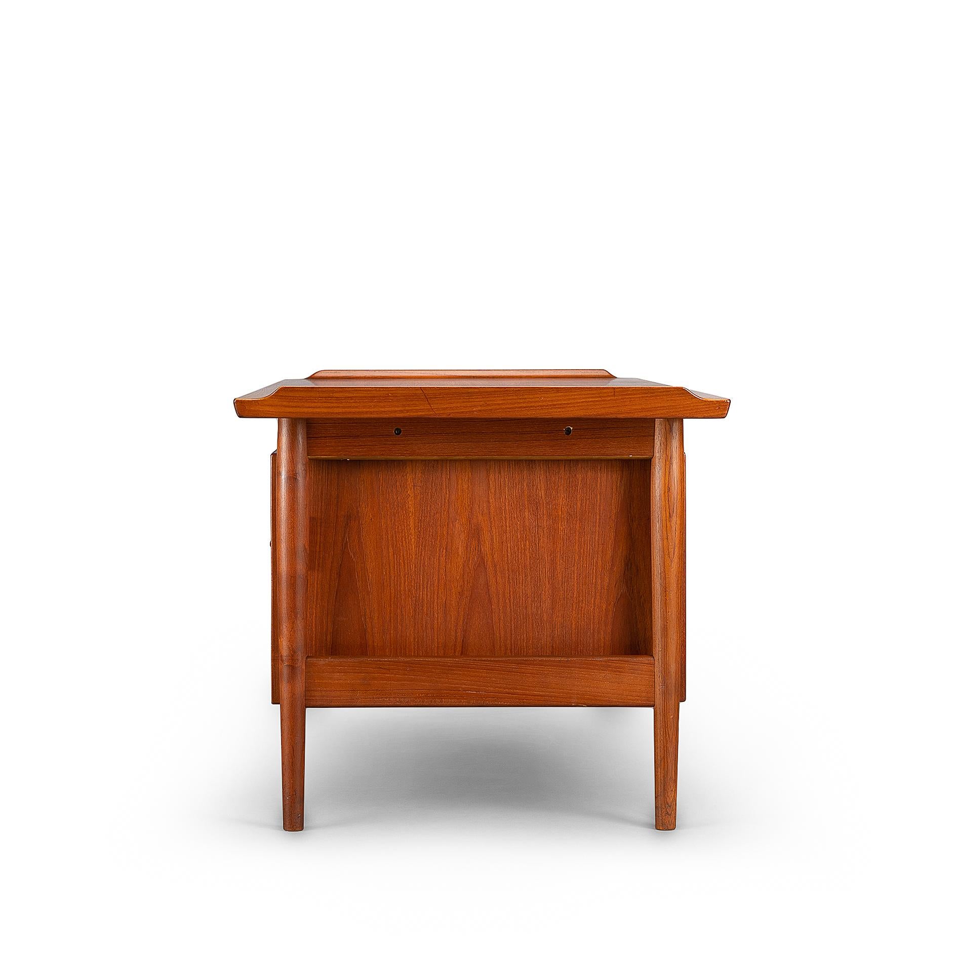 Midcentury Teak Veneer Model 207 Desk by Arne Vodder for Sibast, 1960s 9