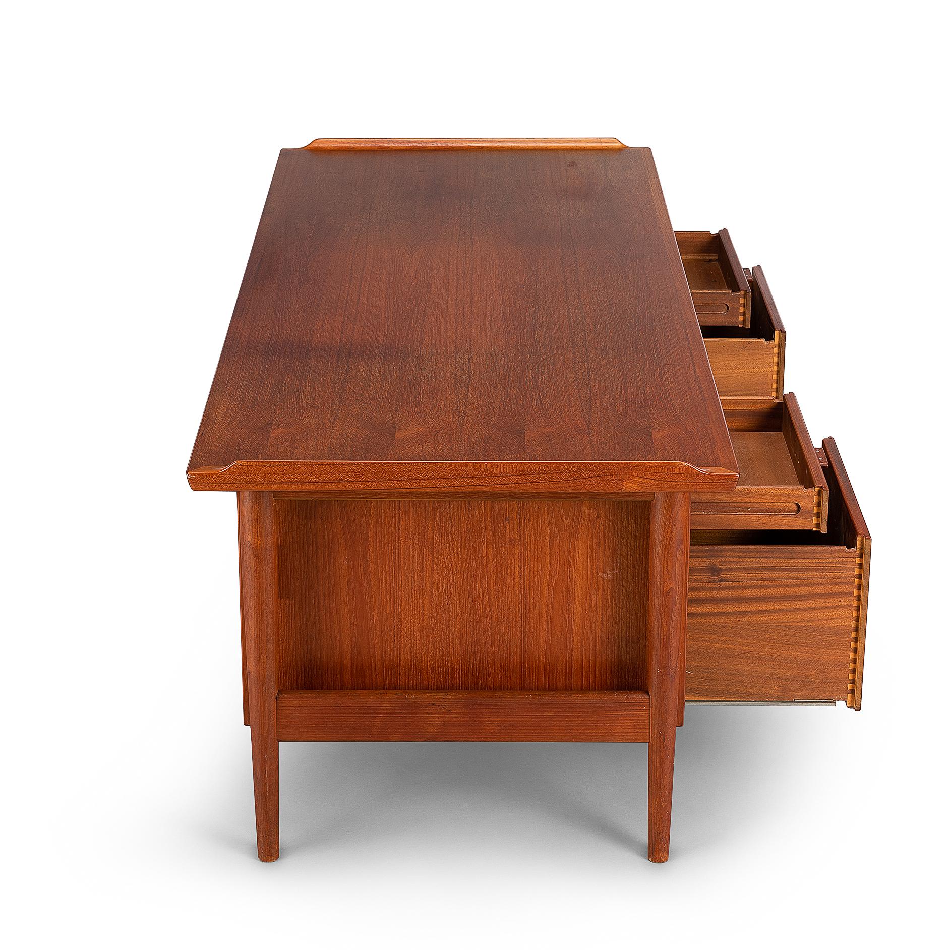 Midcentury Teak Veneer Model 207 Desk by Arne Vodder for Sibast, 1960s 12