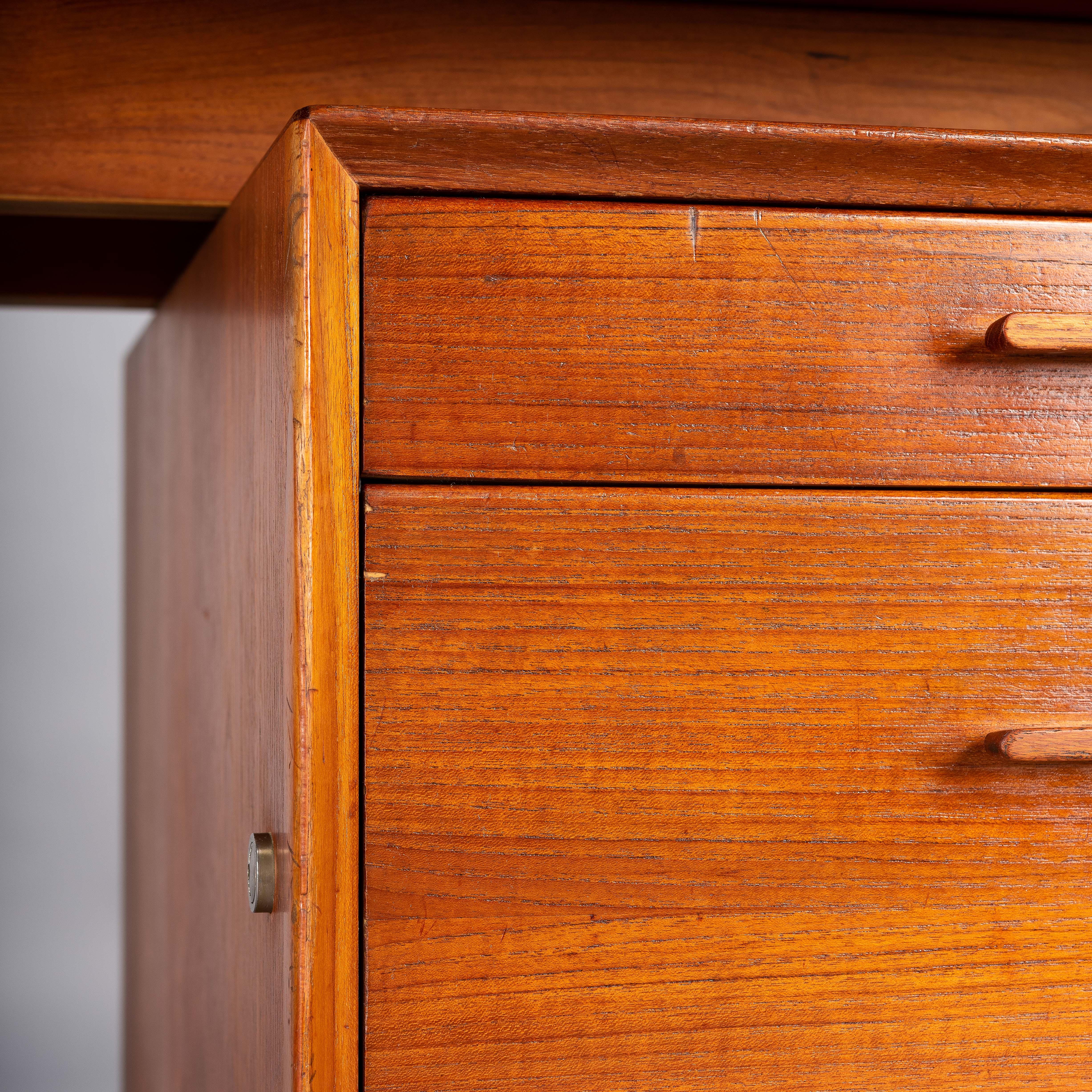 Midcentury Teak Veneer Model 207 Desk by Arne Vodder for Sibast, 1960s 3