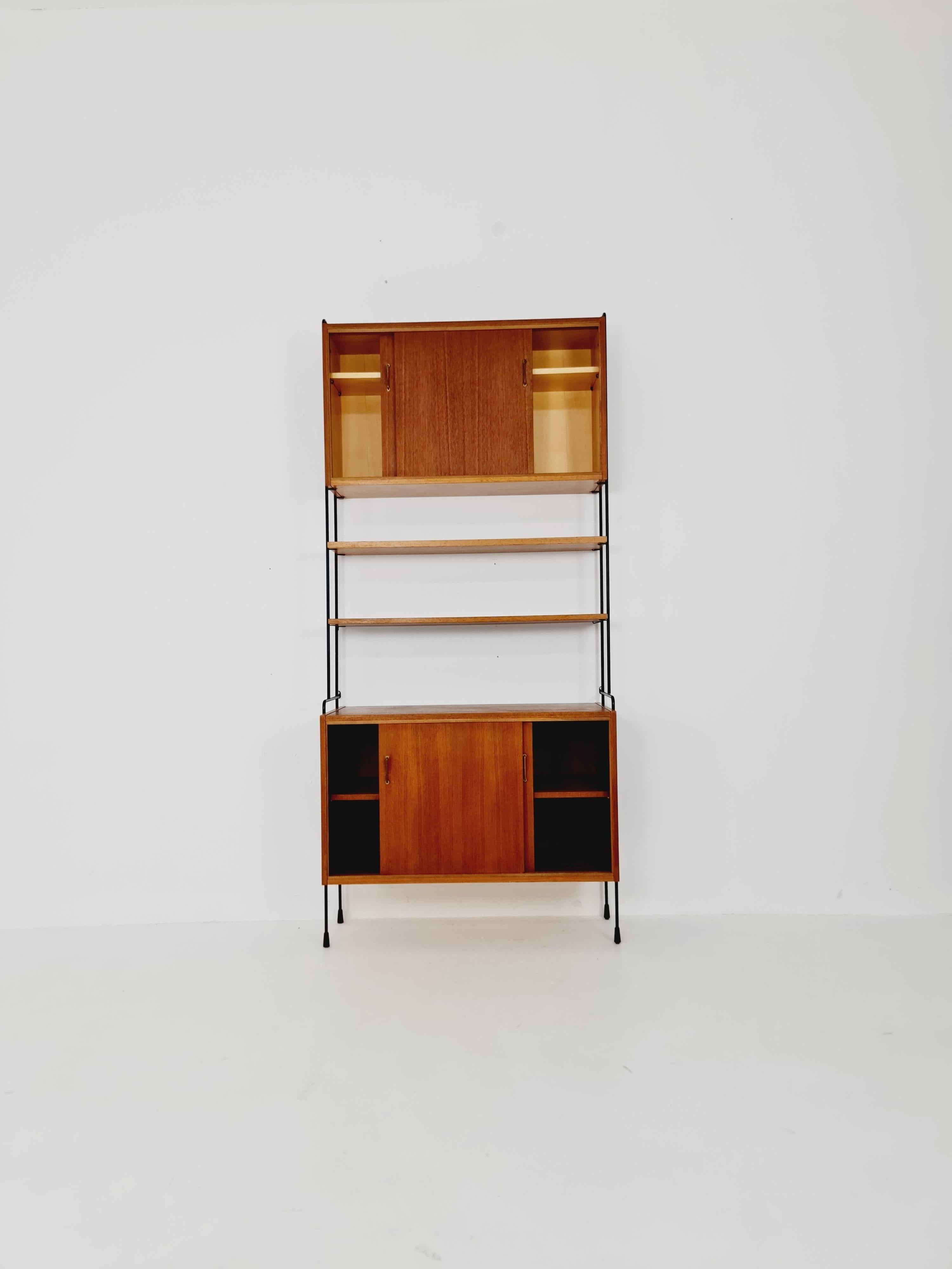Estantería de pared de teca de mediados de siglo de Hilker para Omnia, Alemania, años 60 en venta 2