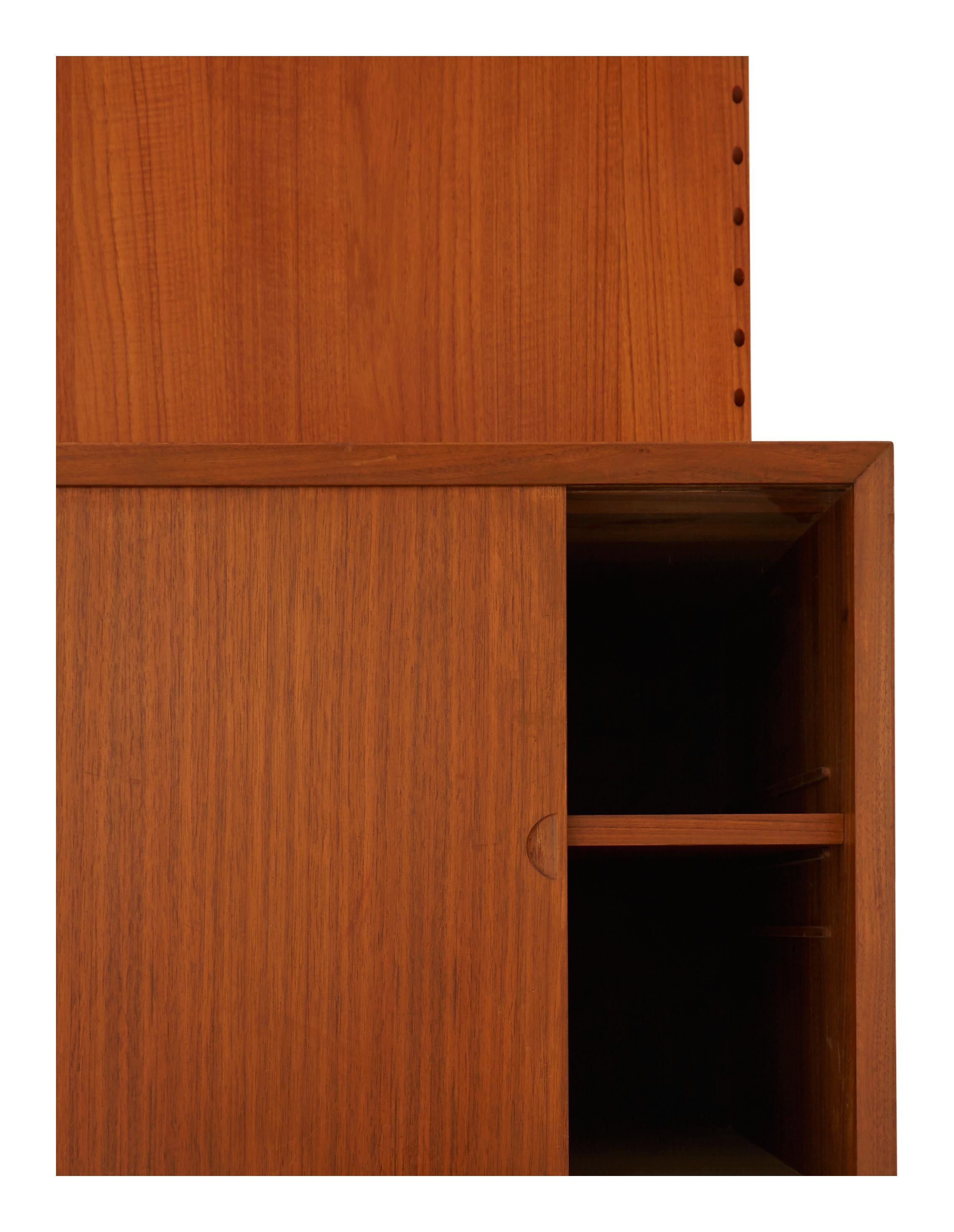Midcentury Teak Wall Shelving Unit In Good Condition For Sale In Chicago, IL