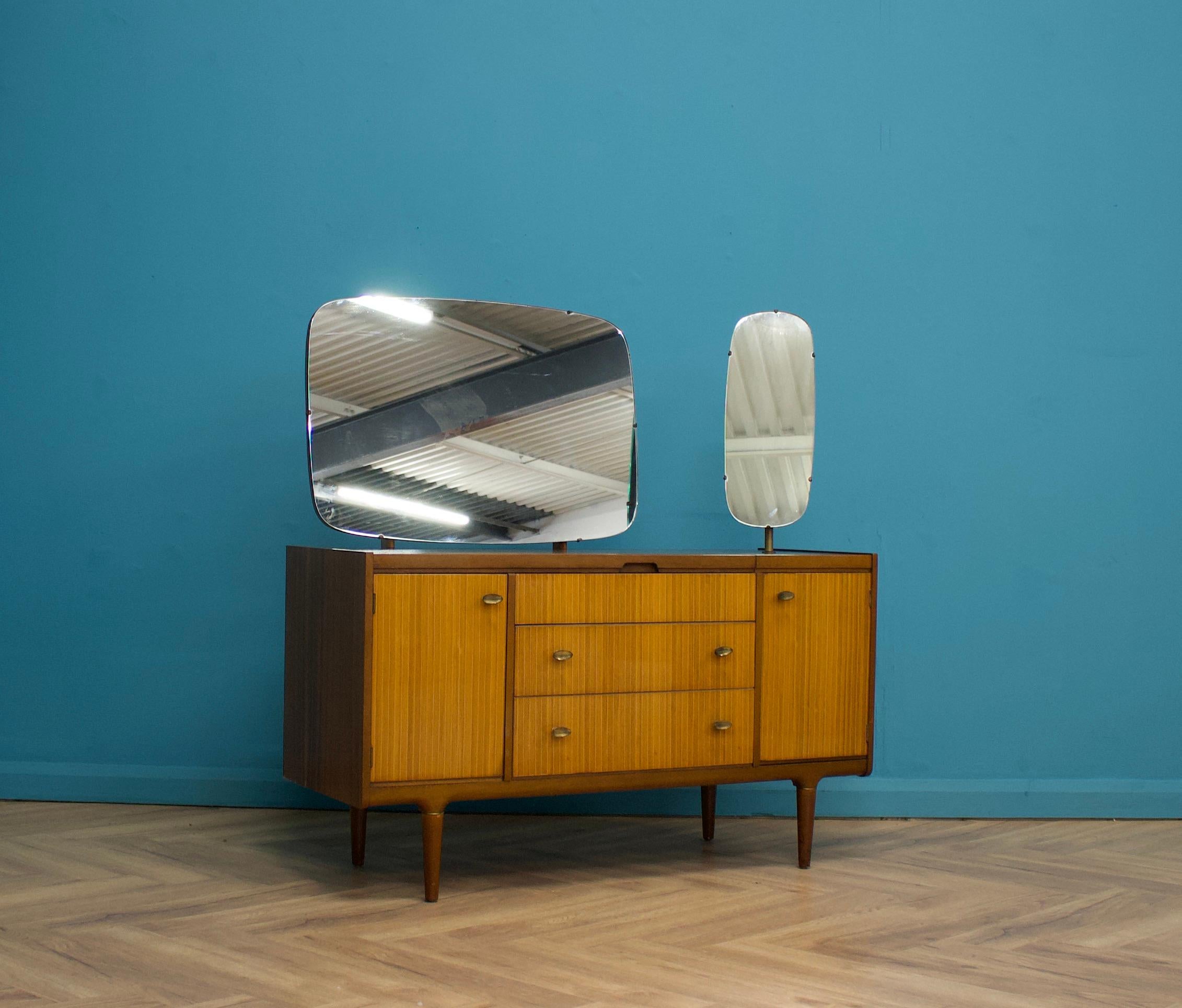 Mid-Century-Schminktisch aus Teakholz und Nussbaumholz von Wrighton, 1960er Jahre (Britisch) im Angebot