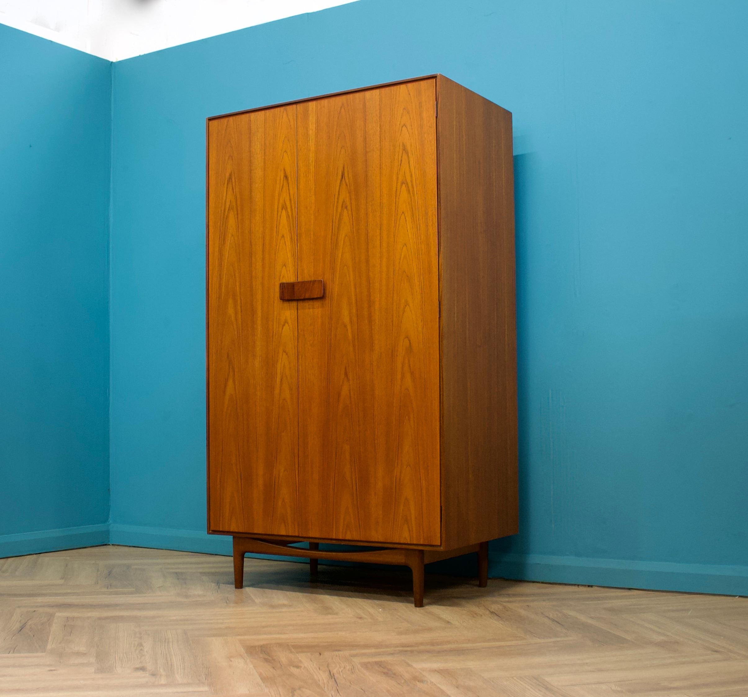 Mid-Century moderno Armadio in teak di metà secolo di Kofod Larsen per G-Plan, 1960