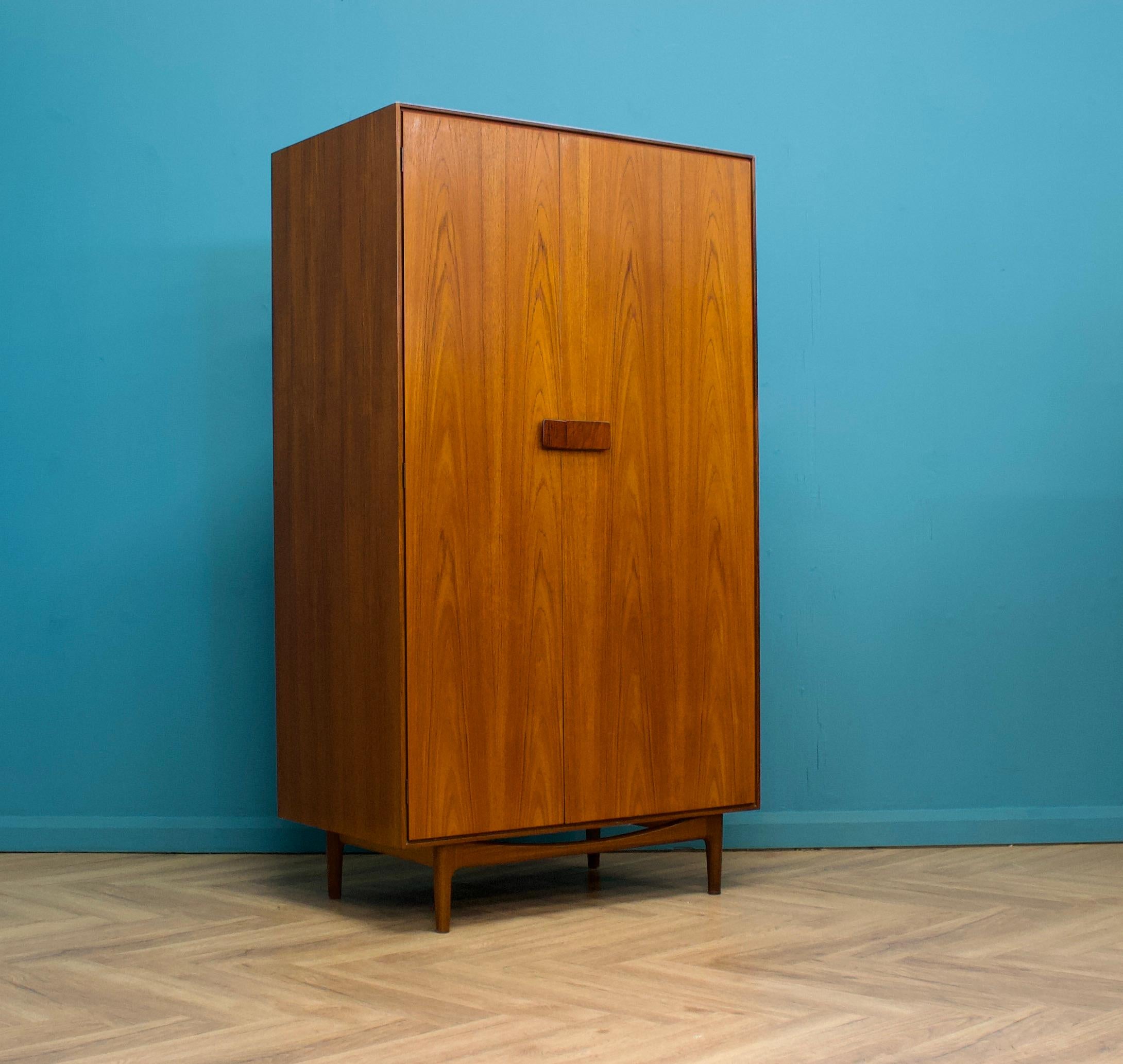 Britannico Armadio in teak di metà secolo di Kofod Larsen per G-Plan, 1960