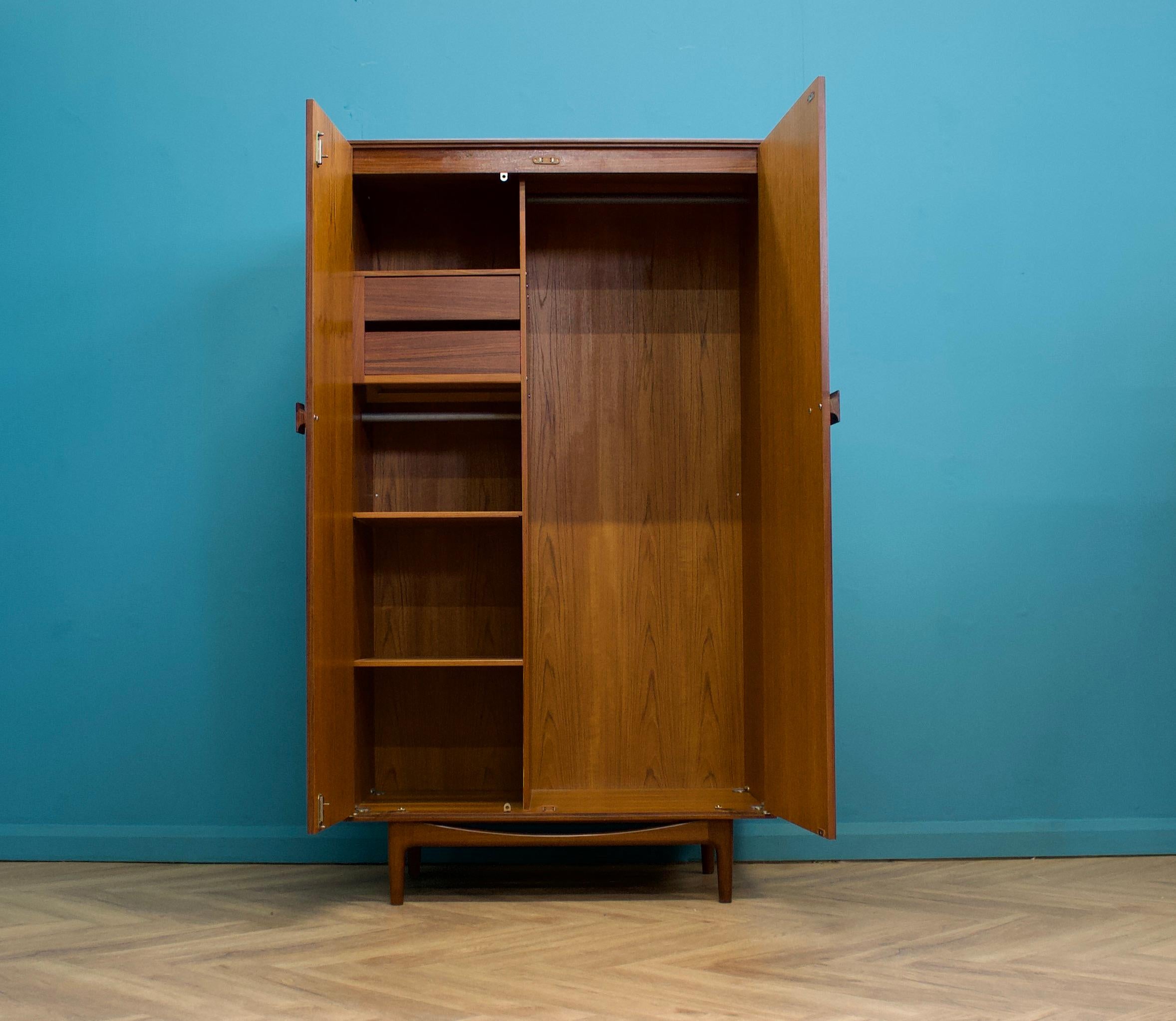 Armadio in teak di metà secolo di Kofod Larsen per G-Plan, 1960 In condizioni buone a South Shields, GB