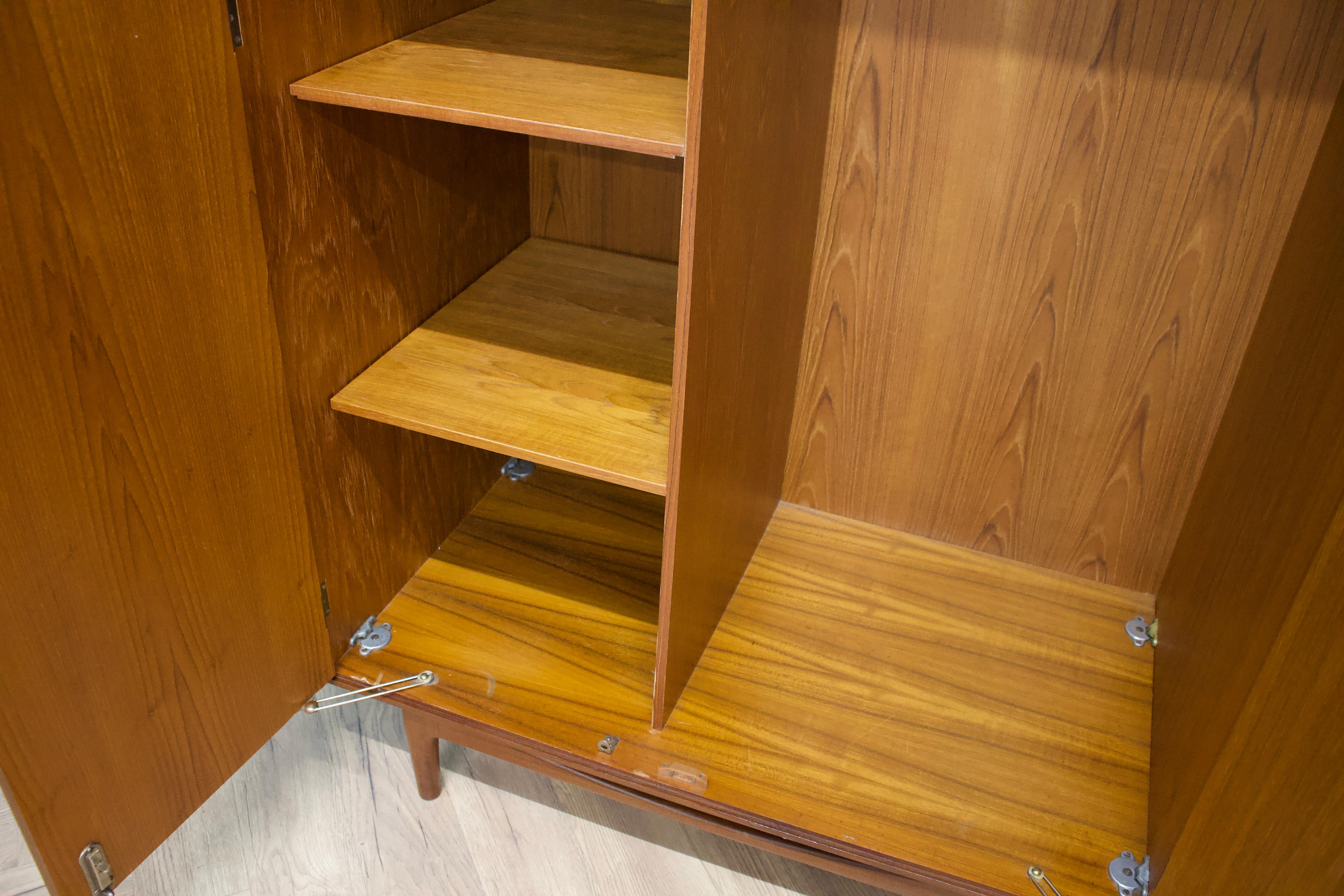 XX secolo Armadio in teak di metà secolo di Kofod Larsen per G-Plan, 1960