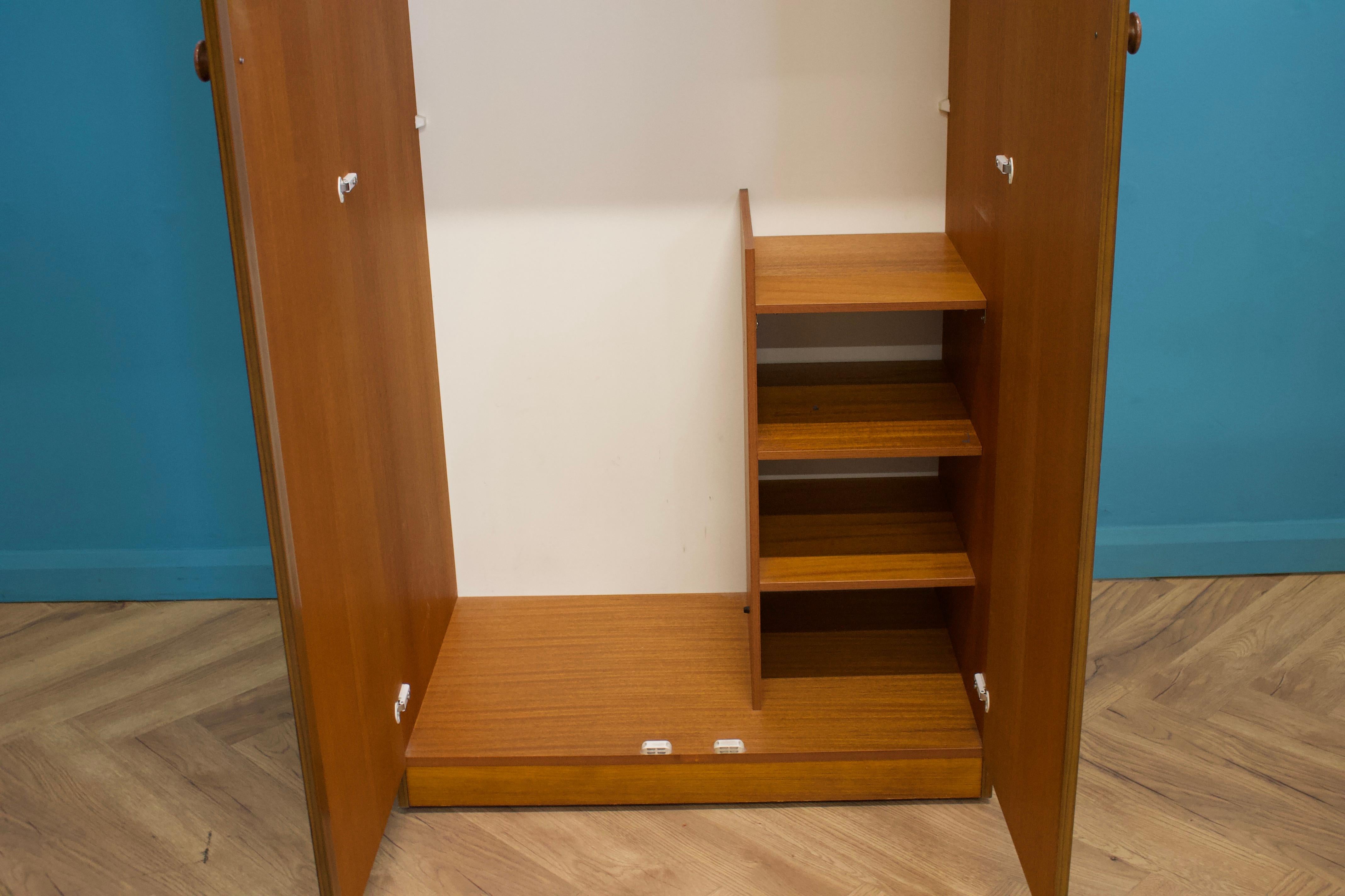 XX secolo Armadio in teak di Avalon con bauletto, anni '70 in vendita