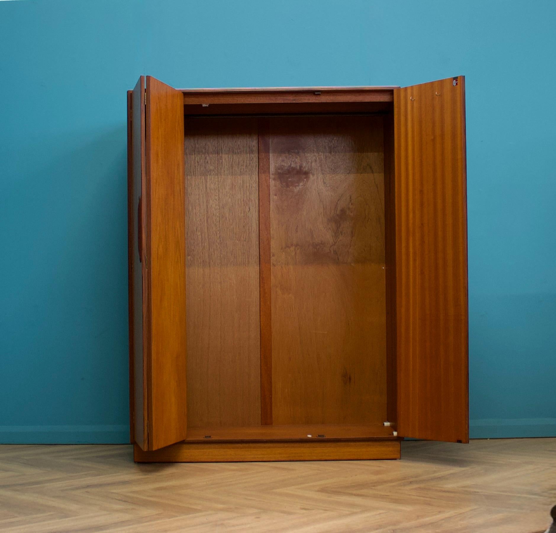 Mid Century Teakholz-Schrank von G-Plan, 1970er Jahre (Furnier) im Angebot