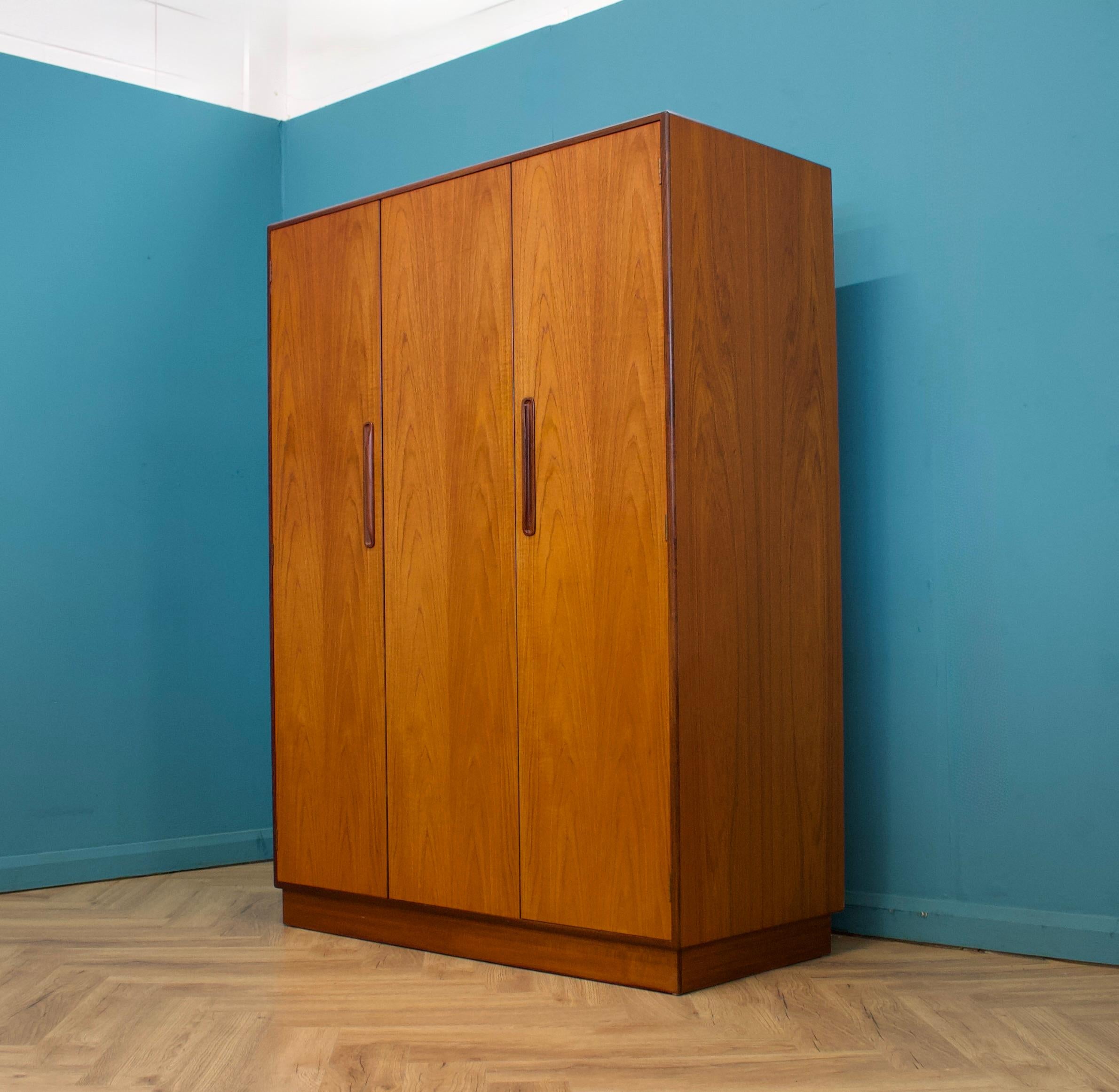 Mid Century Teakholz-Schrank von G-Plan, 1970er Jahre (Furnier) im Angebot