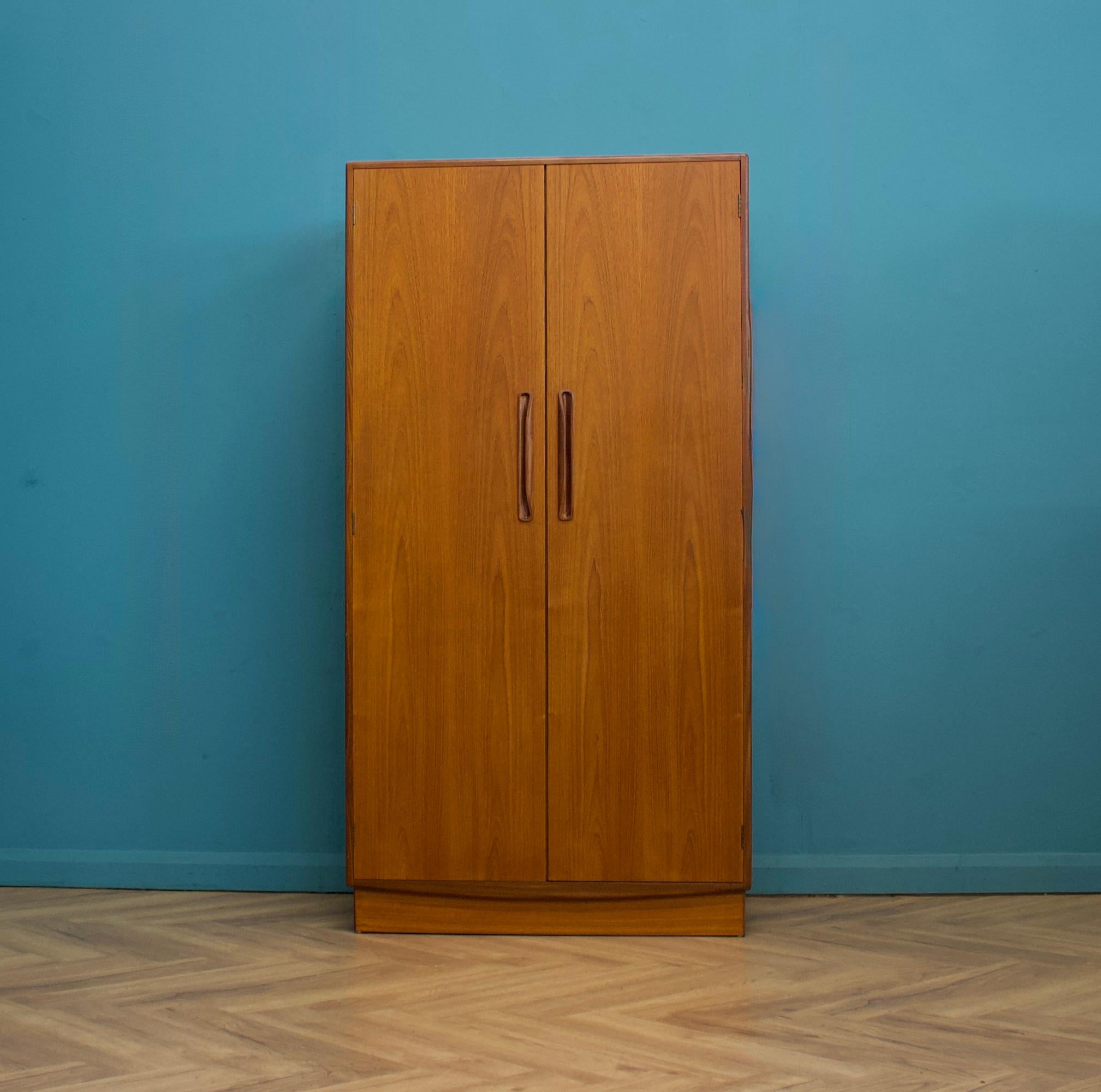 Impiallacciato Armadio in teak di metà secolo di G-Plan, anni '70 in vendita