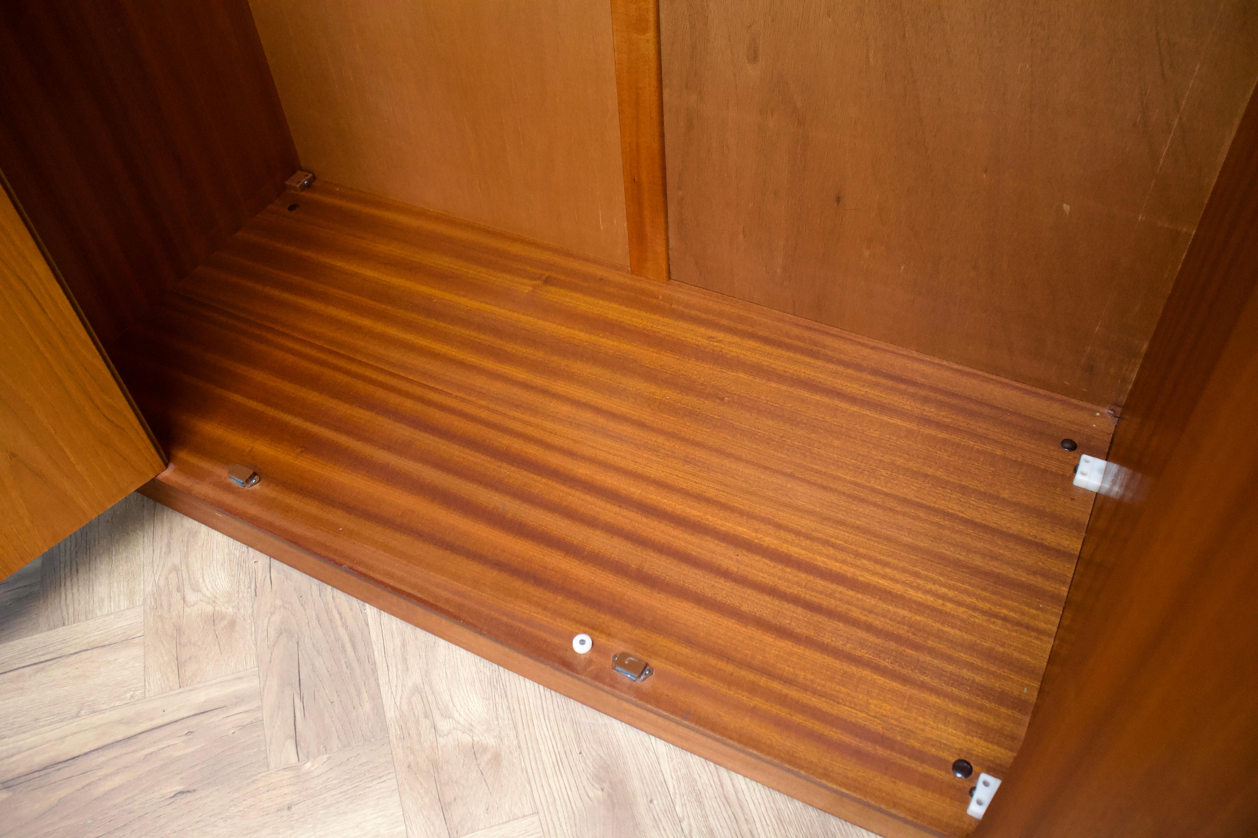 Mid Century Teakholz-Schrank von G-Plan, 1970er Jahre im Angebot 1
