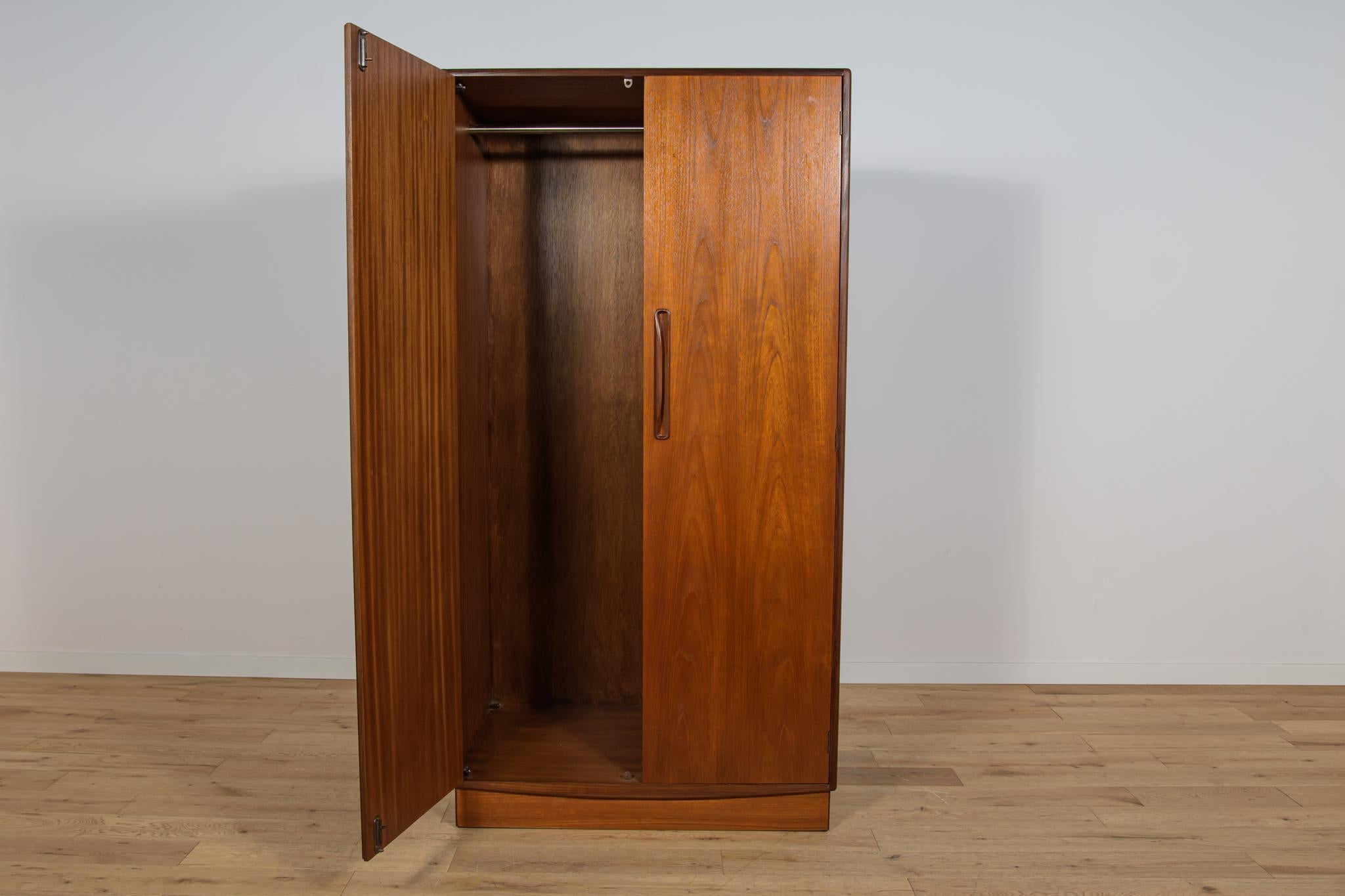 Armadio in teak di metà secolo di G-Plan, Regno Unito, anni '60 in vendita 1