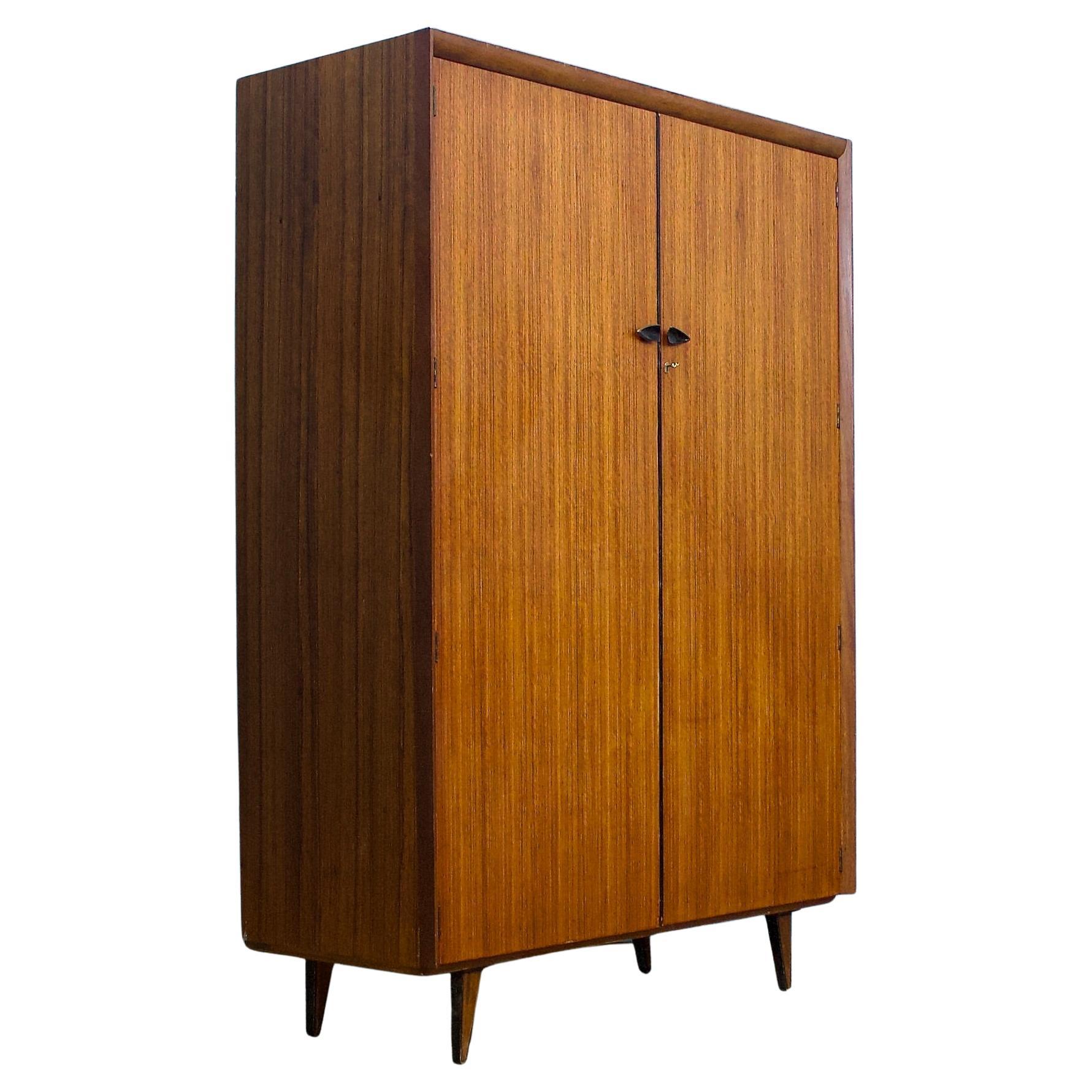 Armadio in teak di metà secolo di Lebus, anni
60