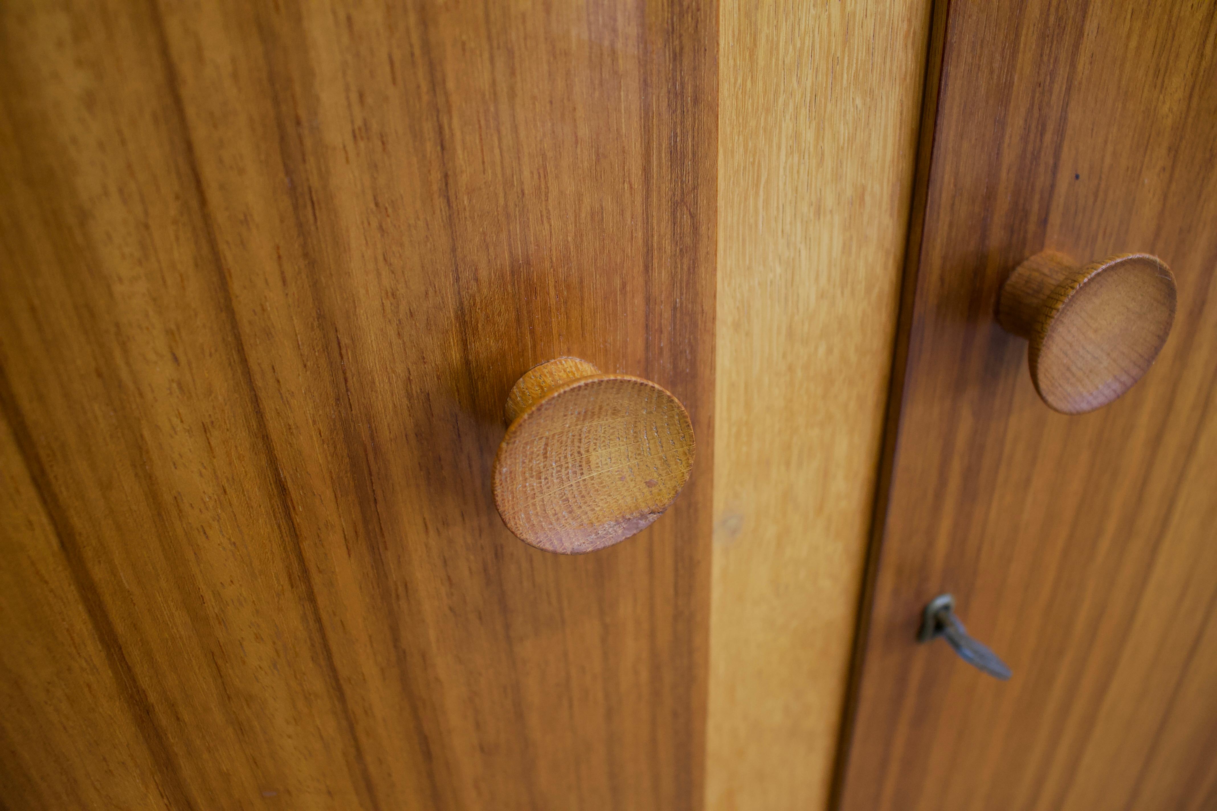 Armoire en teck du milieu du siècle de Meredew, années 1950 en vente 5
