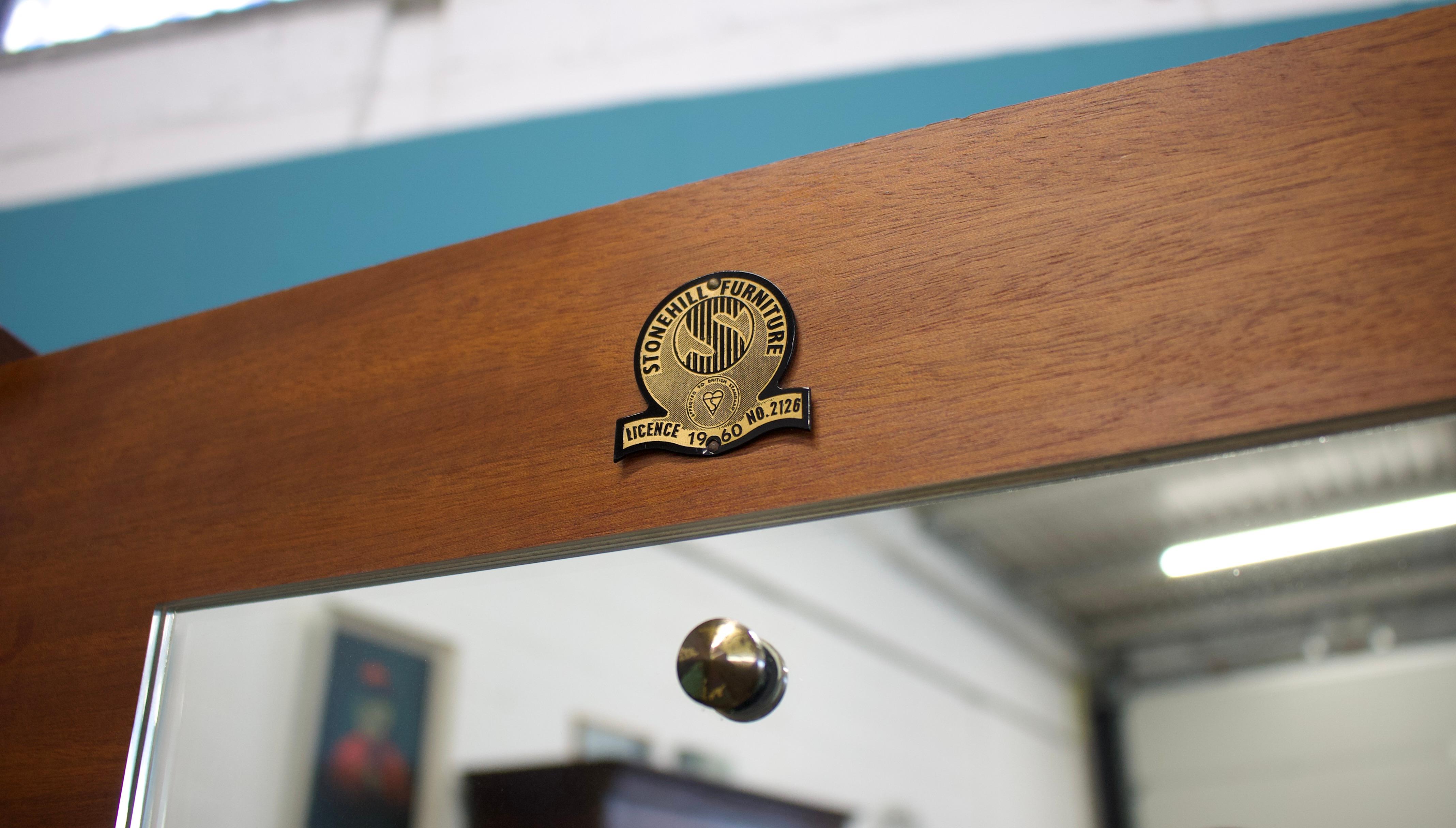 Mid-Century-Kleiderschrank aus Teakholz von Stonehill, 1960er Jahre im Angebot 3