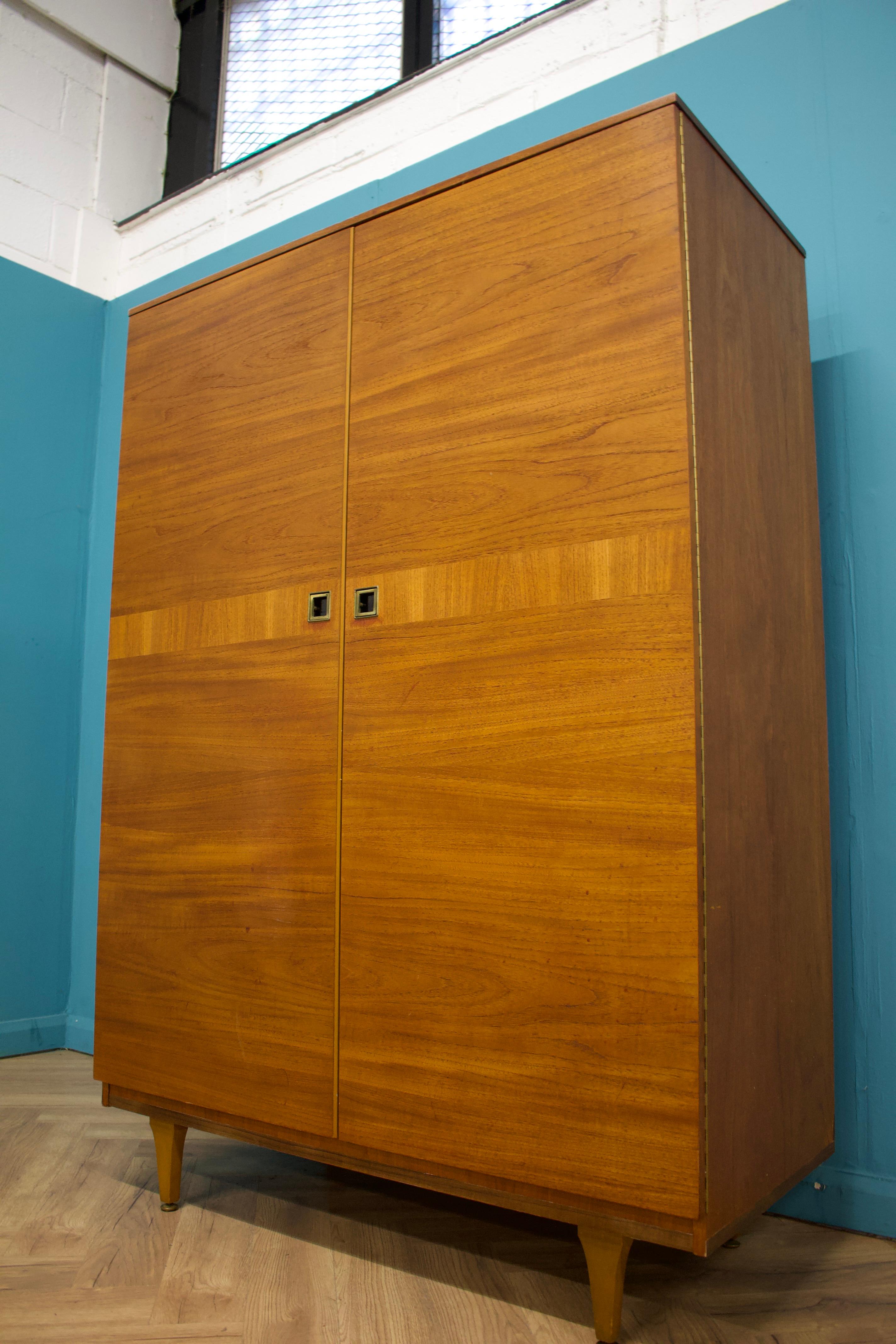 Europeo Armadio in teak di metà secolo di Stonehill, anni '60 in vendita