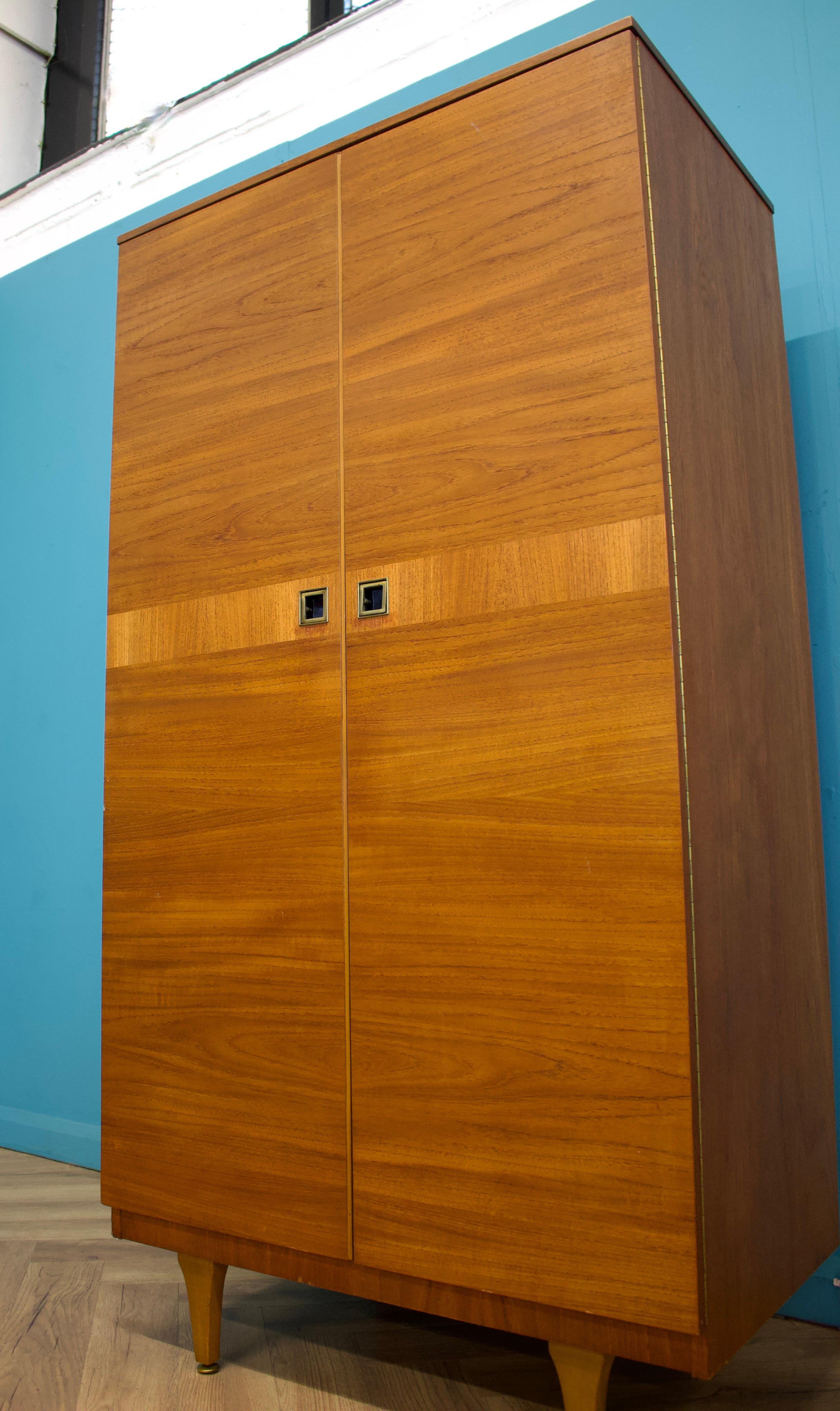 Mid-Century-Kleiderschrank aus Teakholz von Stonehill, 1960er Jahre im Zustand „Gut“ im Angebot in South Shields, GB