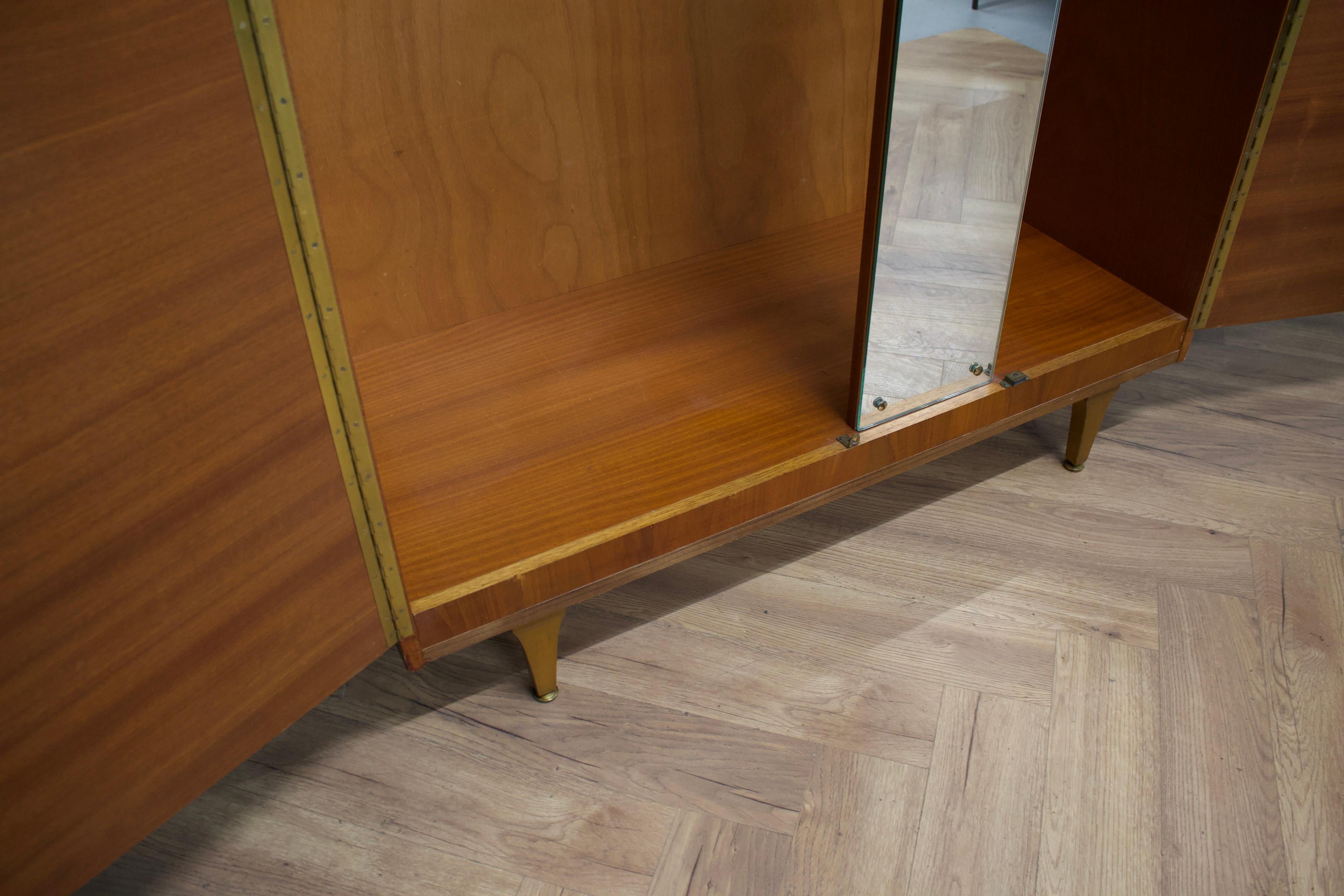 XX secolo Armadio in teak di metà secolo di Stonehill, anni '60 in vendita