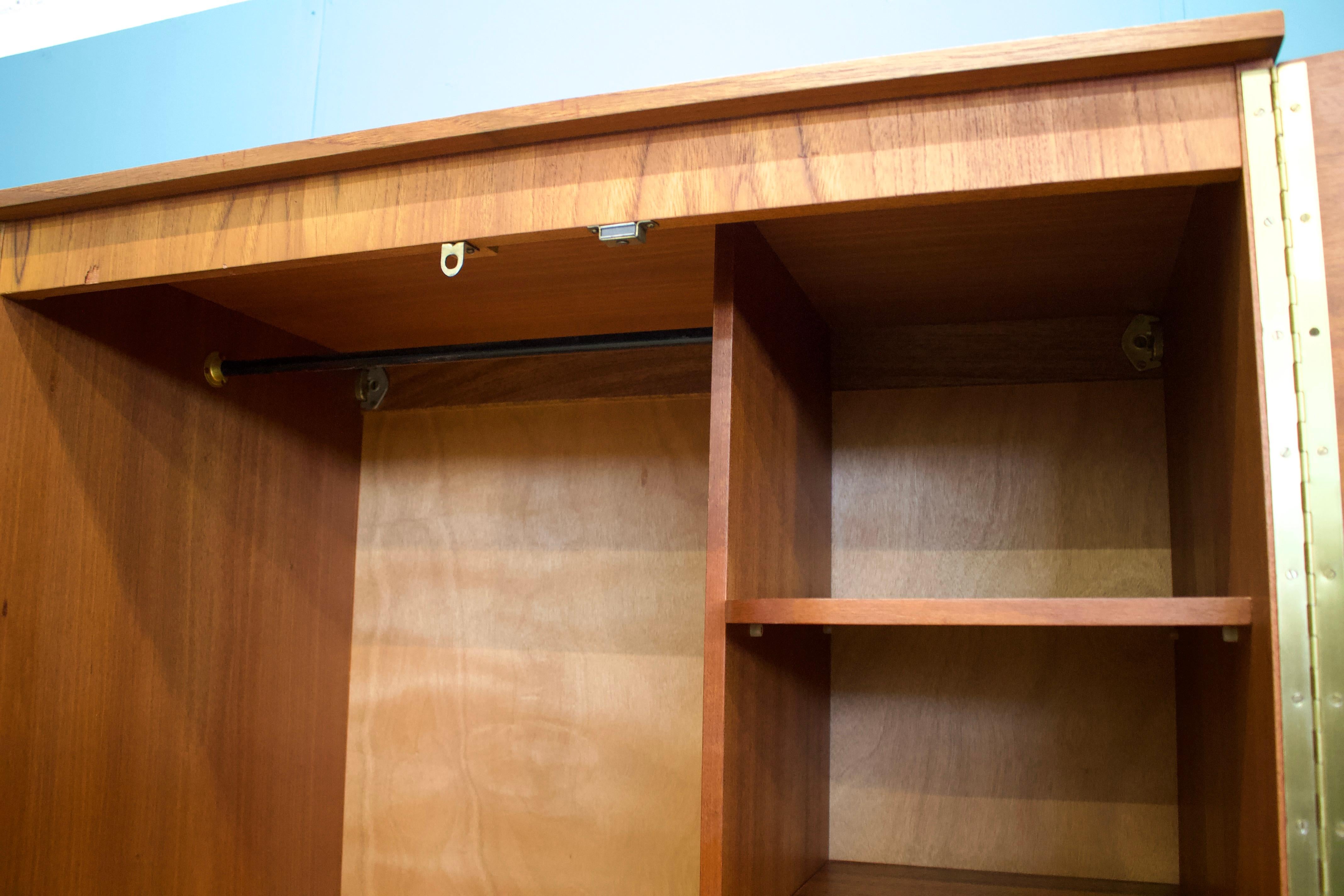 Mid-Century-Kleiderschrank aus Teakholz von Stonehill, 1960er Jahre im Angebot 1