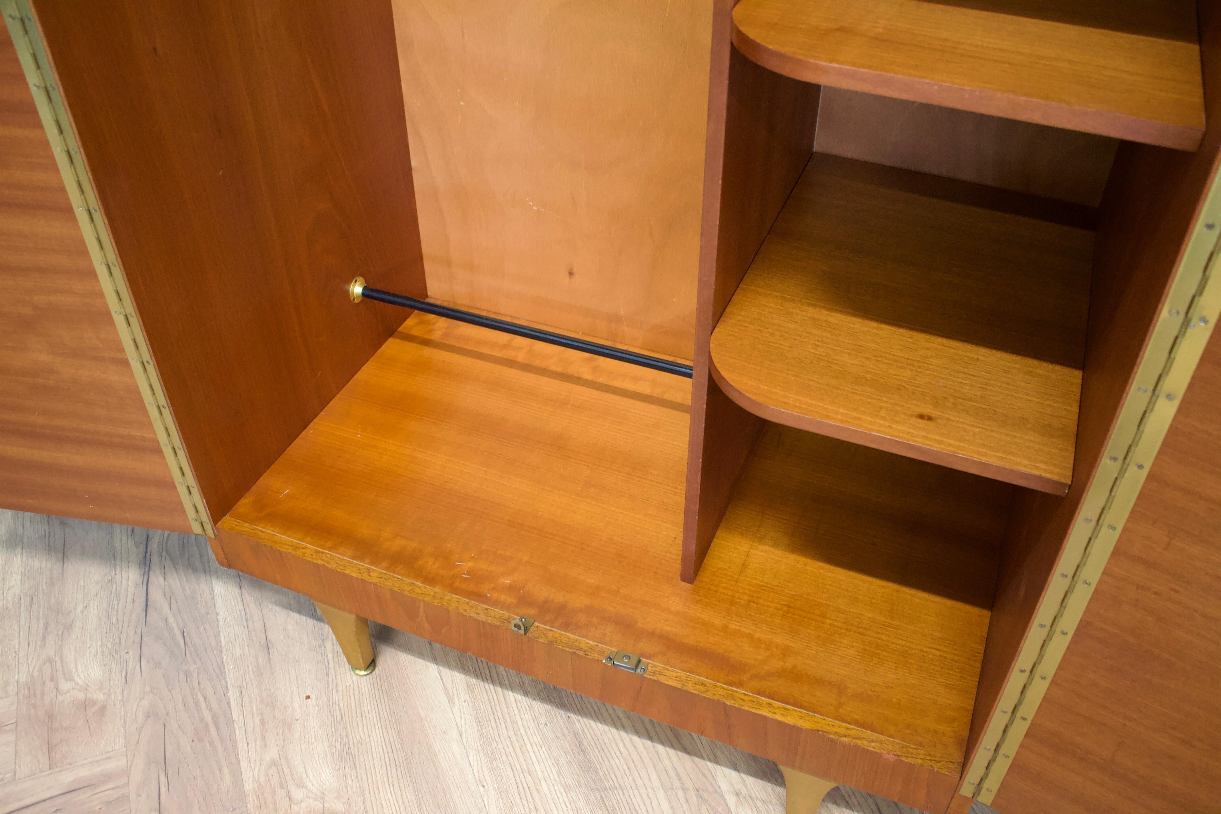 Mid-Century-Kleiderschrank aus Teakholz von Stonehill, 1960er Jahre im Angebot 2