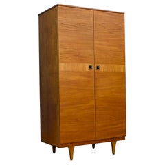 Armoire en teck du milieu du siècle de Stonehill, années 1960